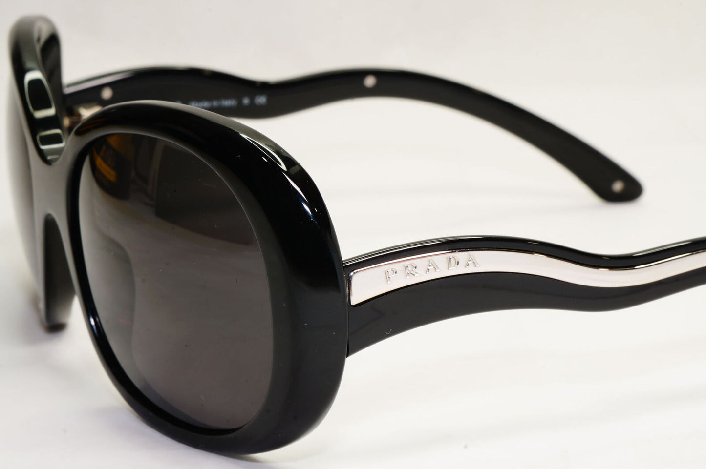 Prada Sunglasses 2010 Vintage Silver Wave Square PR08LS SPR 08L 1AB-1A1 060324