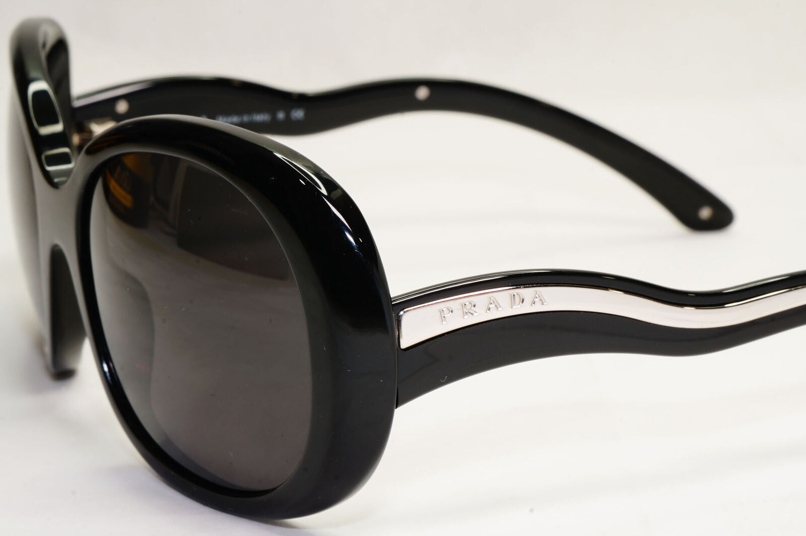 Prada Sunglasses 2010 Vintage Silver Wave Square PR08LS SPR 08L 1AB-1A1 060324