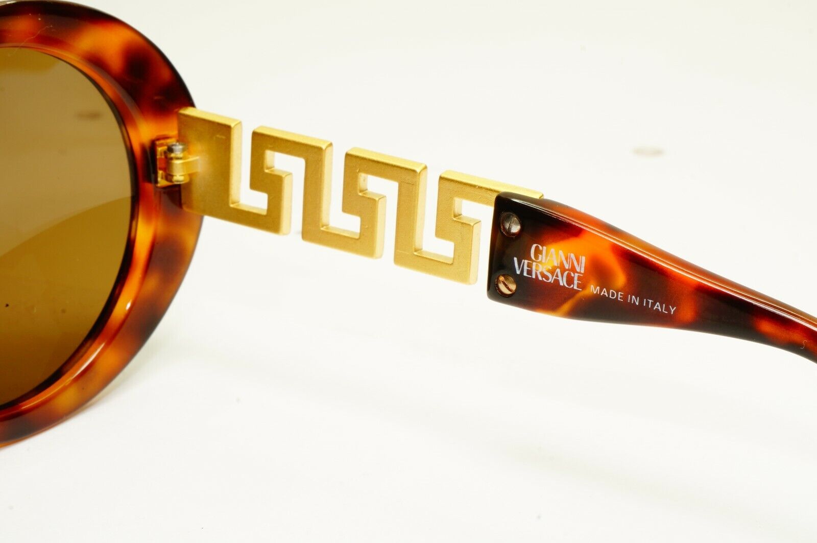 Gianni Versace 1995 Vintage Gold Meander Sunglasses Round MOD 526/T 280 25334