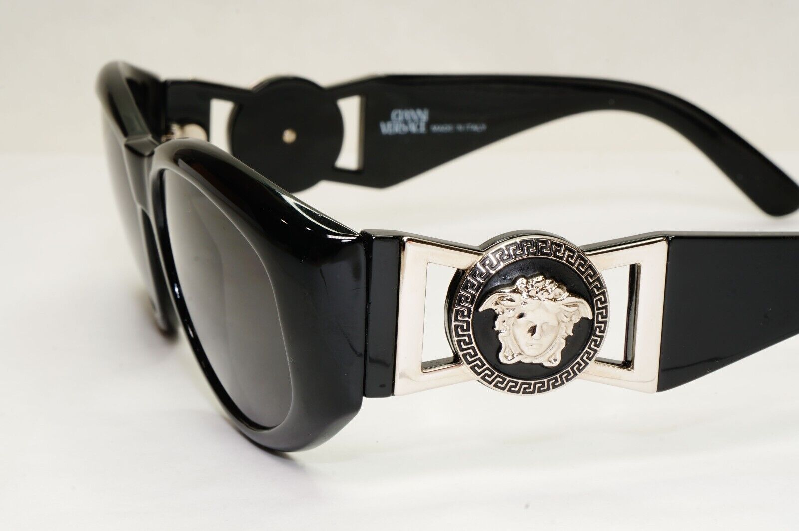 Gianni Versace Sunglasses 1996 Vintage Black MOD 424/S COL 852 Biggie 111223