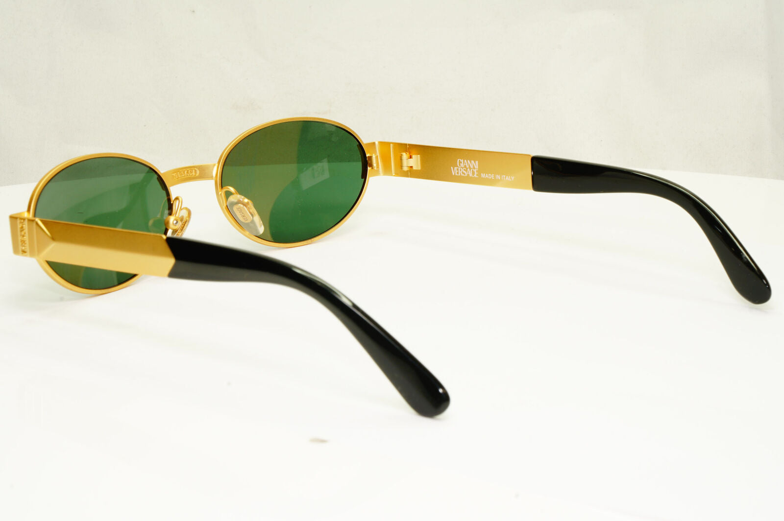 Gianni Versace 1996 Vintage Unisex Gold Oval Metal Sunglasses MOD S30 COL 14M