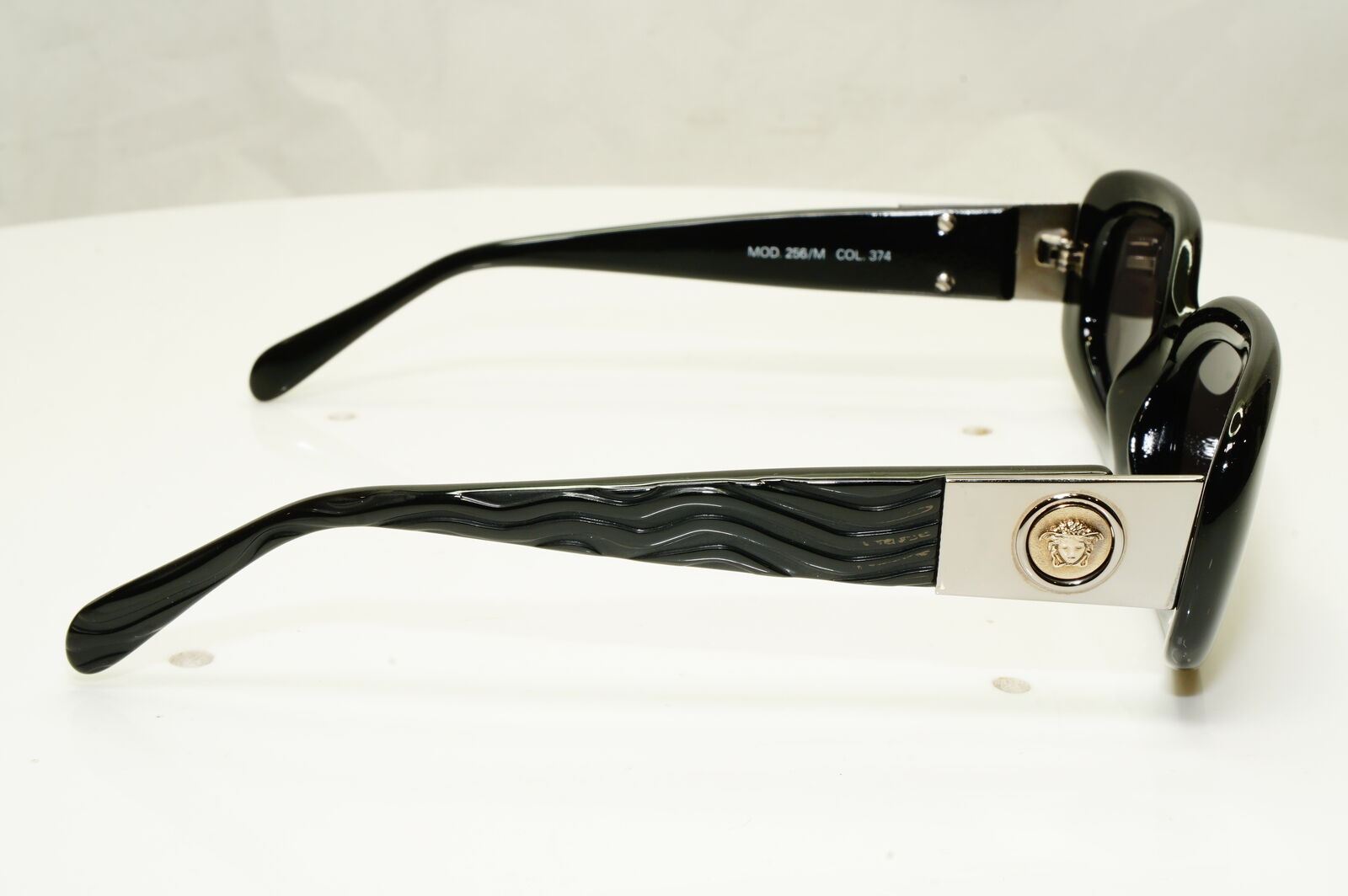 Gianni Versace 1996 Unisex Vintage Black Medusa Sunglasses MOD 256/M COL 374