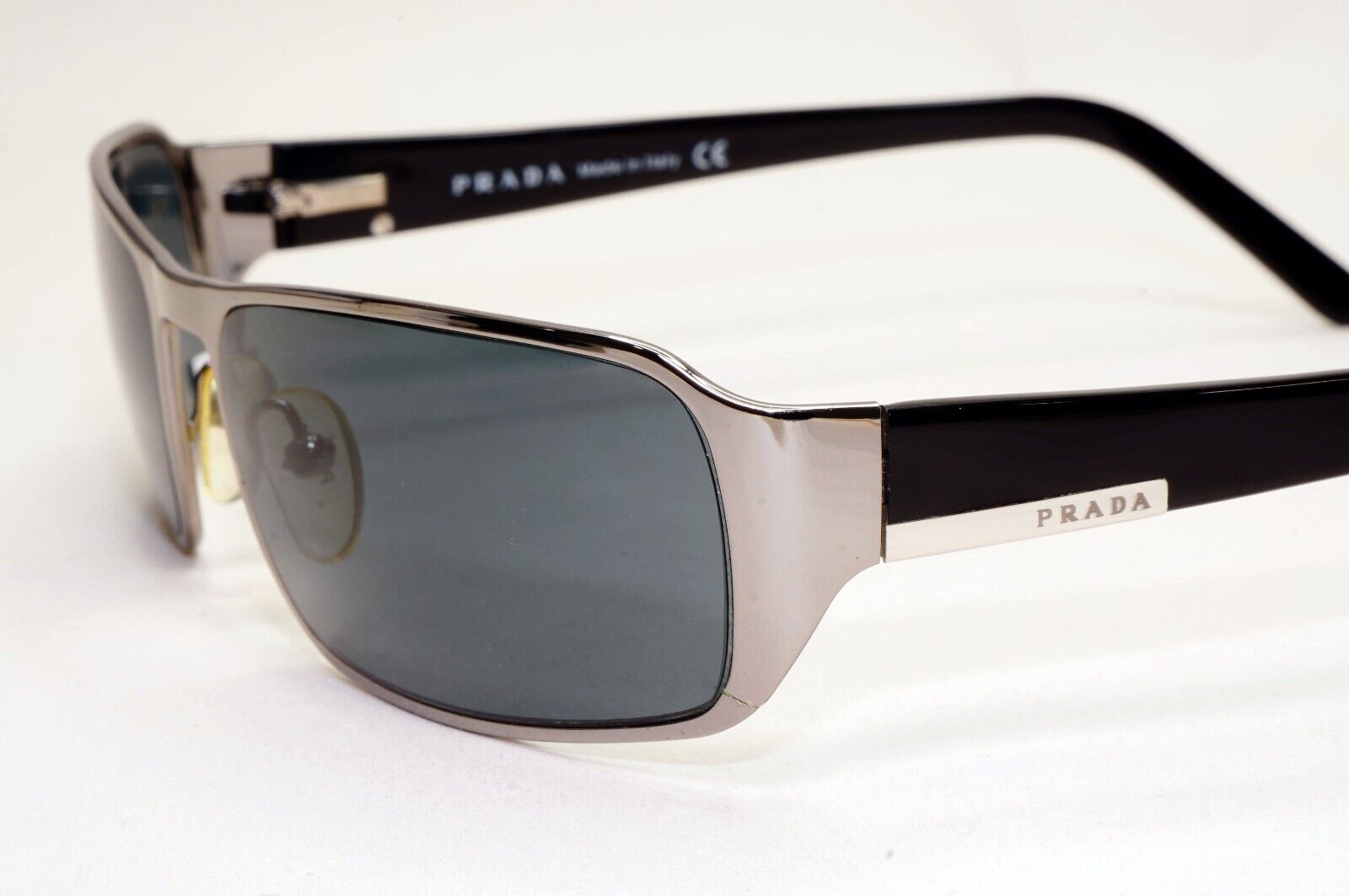 Prada Sunglasses 2006 Vintage Black Gunmetal Grey PR52FS SPR 52F 5AV-1A1 311024