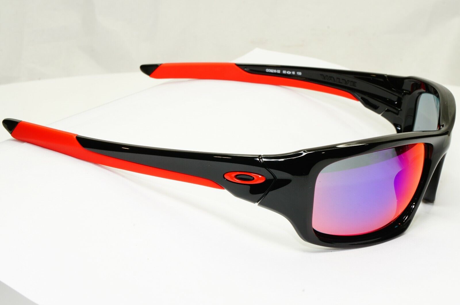 Authentic Oakley Mens Valve Sunglasses Black Red Iridium Mirror OO 9236-02