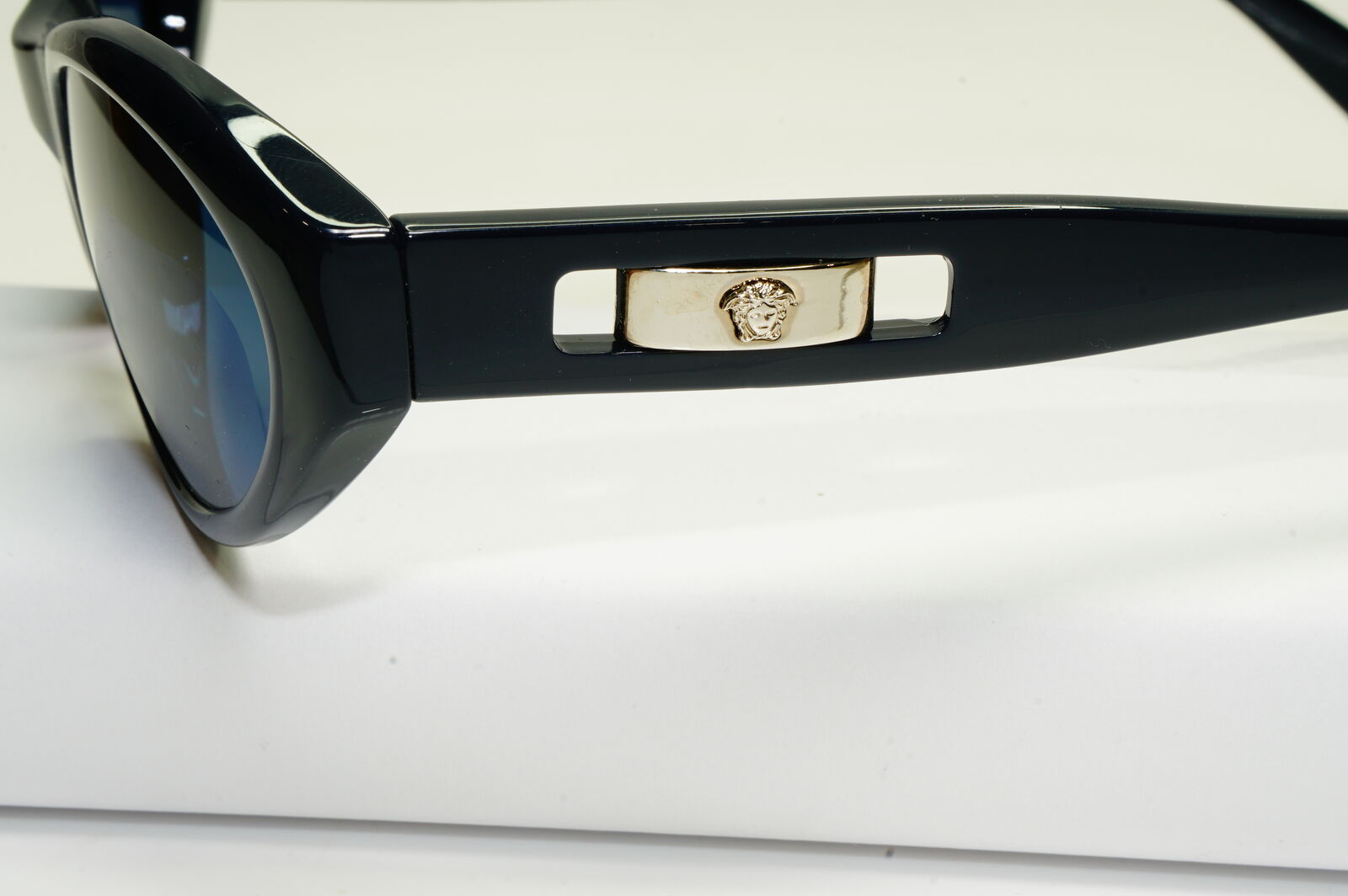Gianni Versace 1996 Unisex Vintage Blue Medusa Sunglasses MOD 470/B COL 917