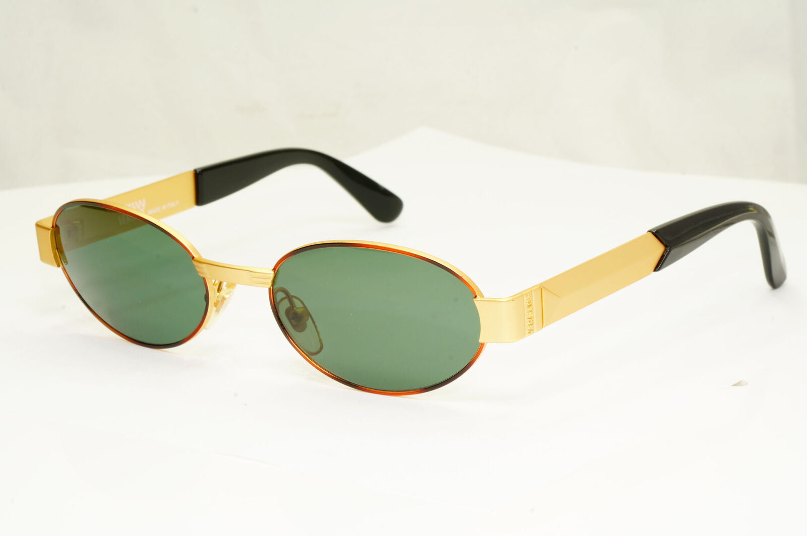 Gianni Versace 1996 Vintage Unisex Gold Oval Metal Sunglasses MOD S30 COL 14M