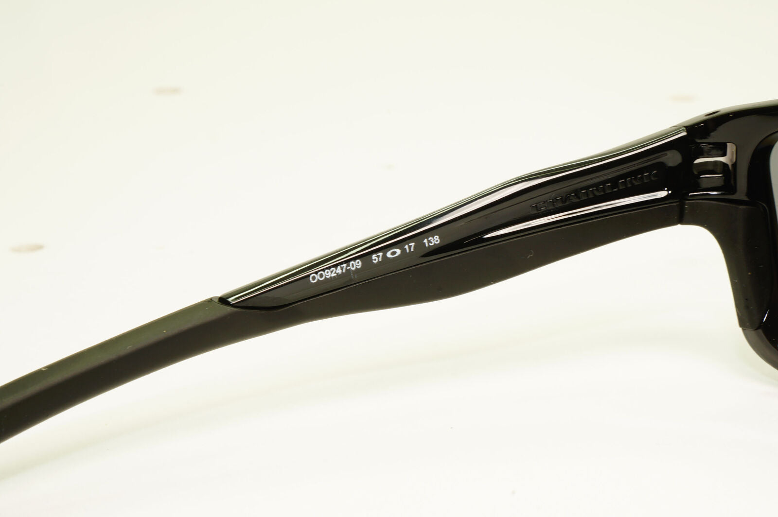 Oakley Chainlink Polarised Sunglasses Black Iridium Silver Mirror OO 9247 09