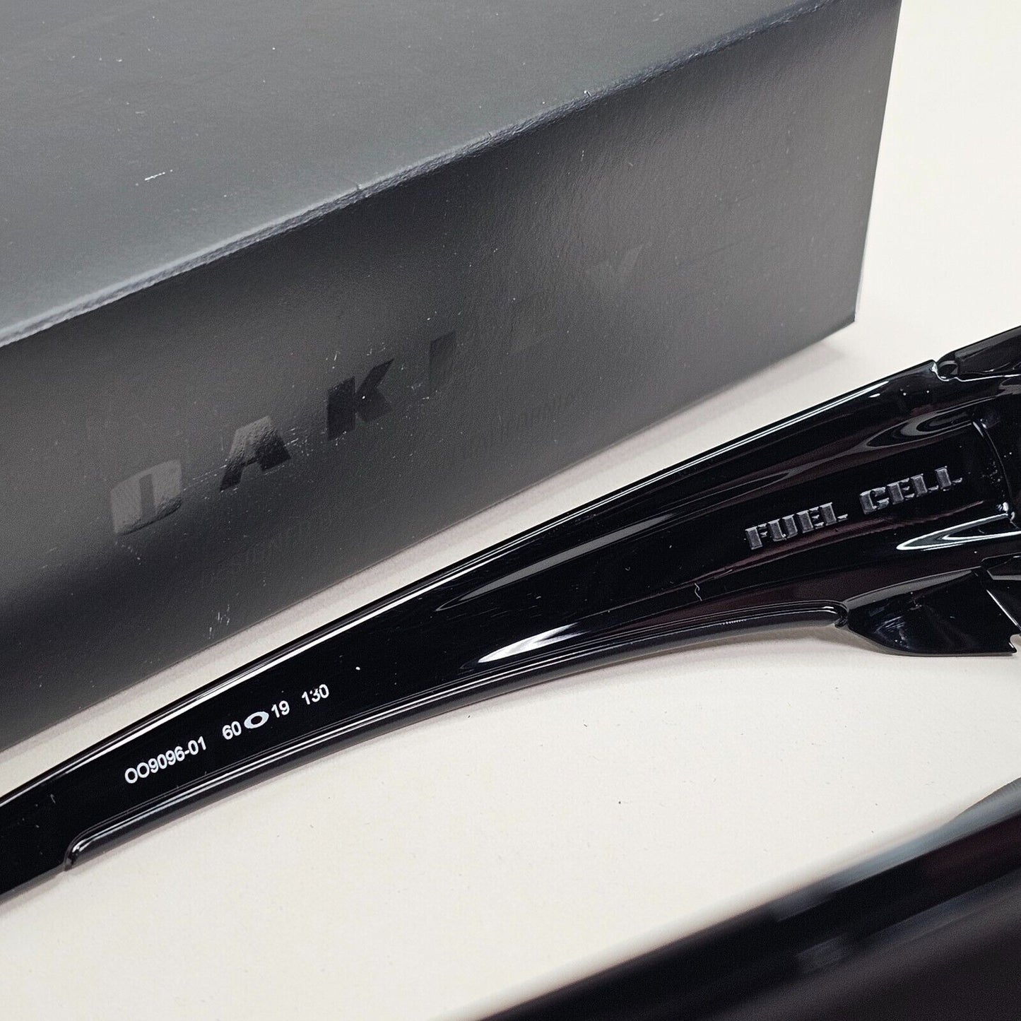 Oakley Sunglasses Fuel Cell Black Polished Warm Grey OO 9096 01 Wrap 60mm [a]