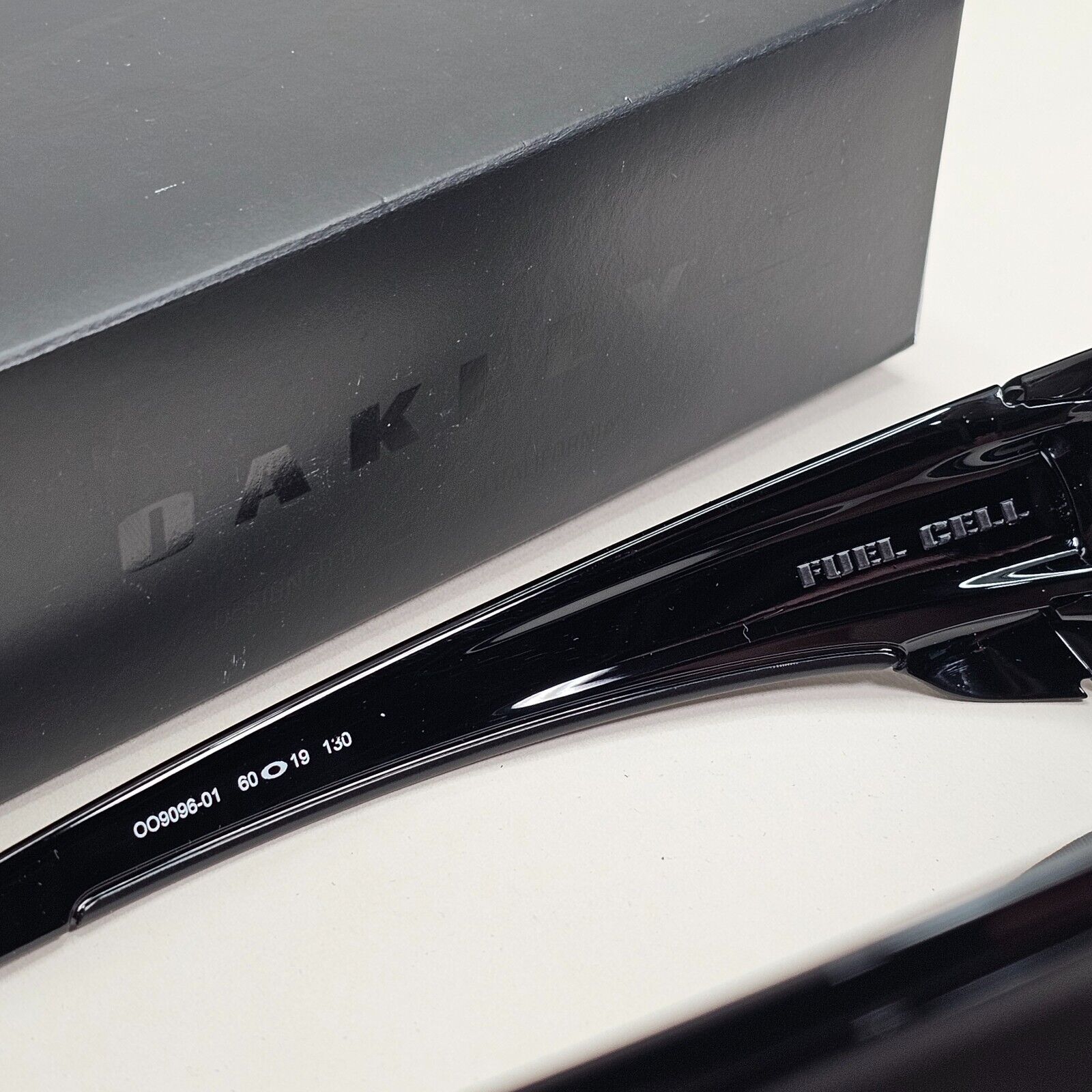 Oakley Sunglasses Fuel Cell Black Polished Warm Grey OO 9096 01 Wrap 60mm [a]