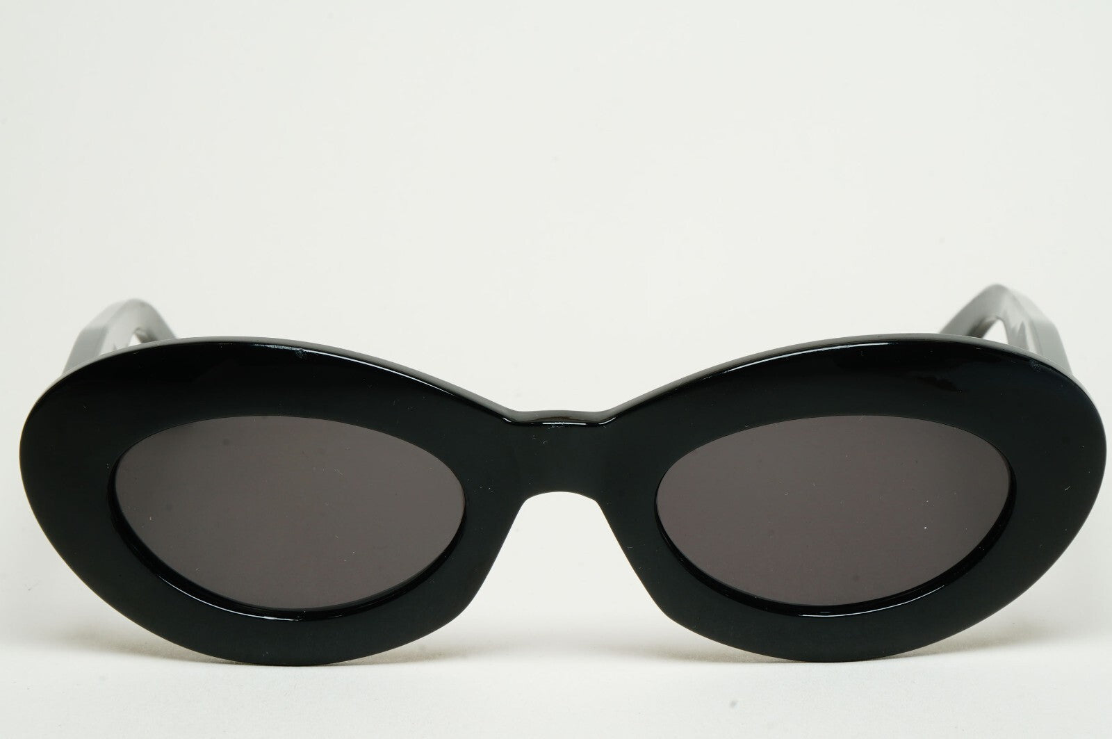 Gianni Versace Sunglasses 1995 Vintage Black Oval Medusa MOD 415 COL 852 140325