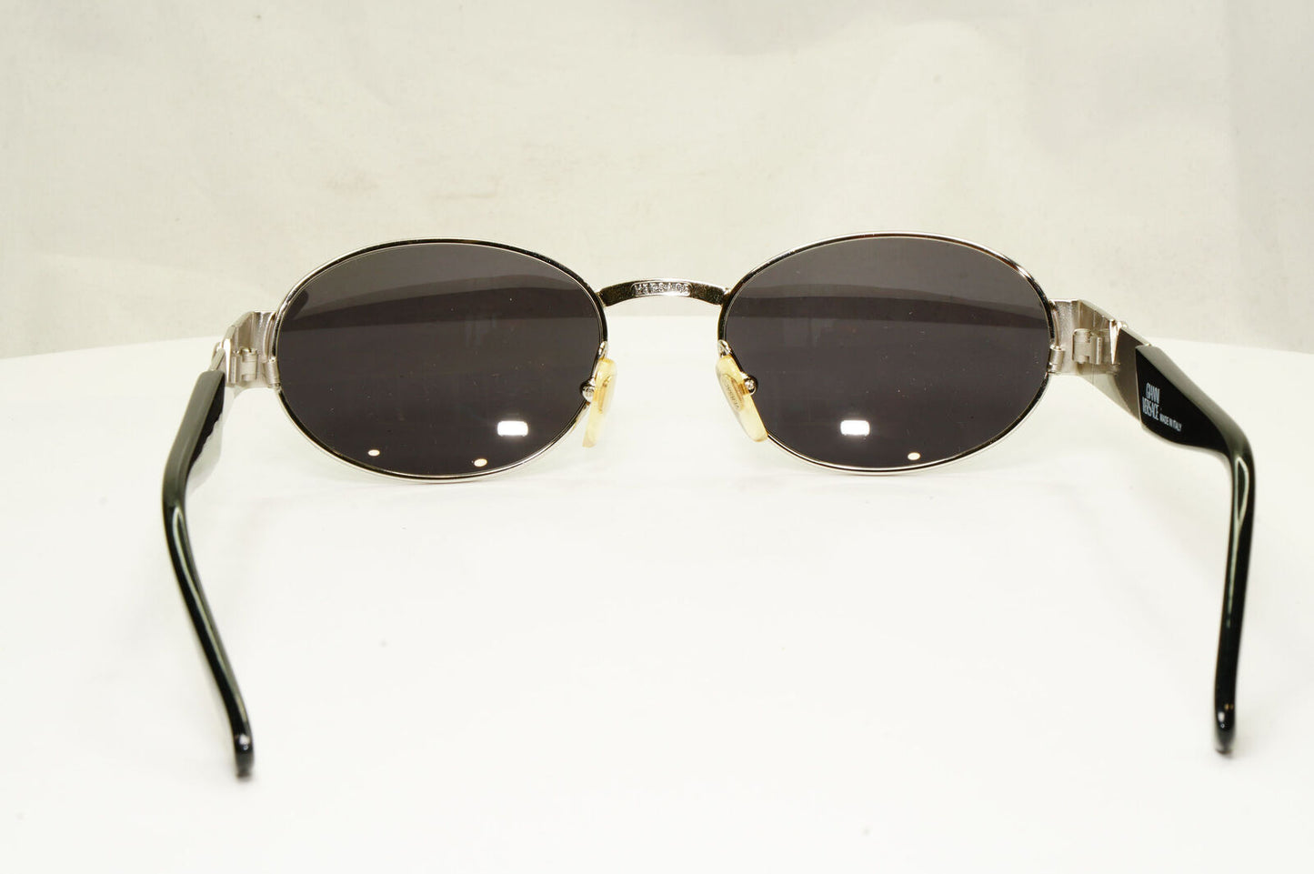 Gianni Versace 1996 Vintage Unisex Silver Oval Metal Sunglasses MOD S22 COL 26M