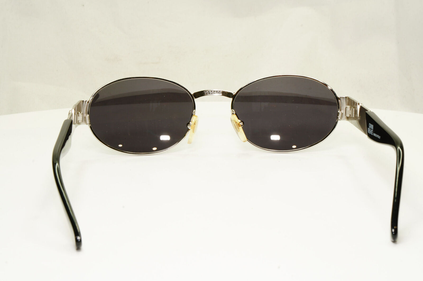Gianni Versace 1996 Vintage Unisex Silver Oval Metal Sunglasses MOD S22 COL 26M