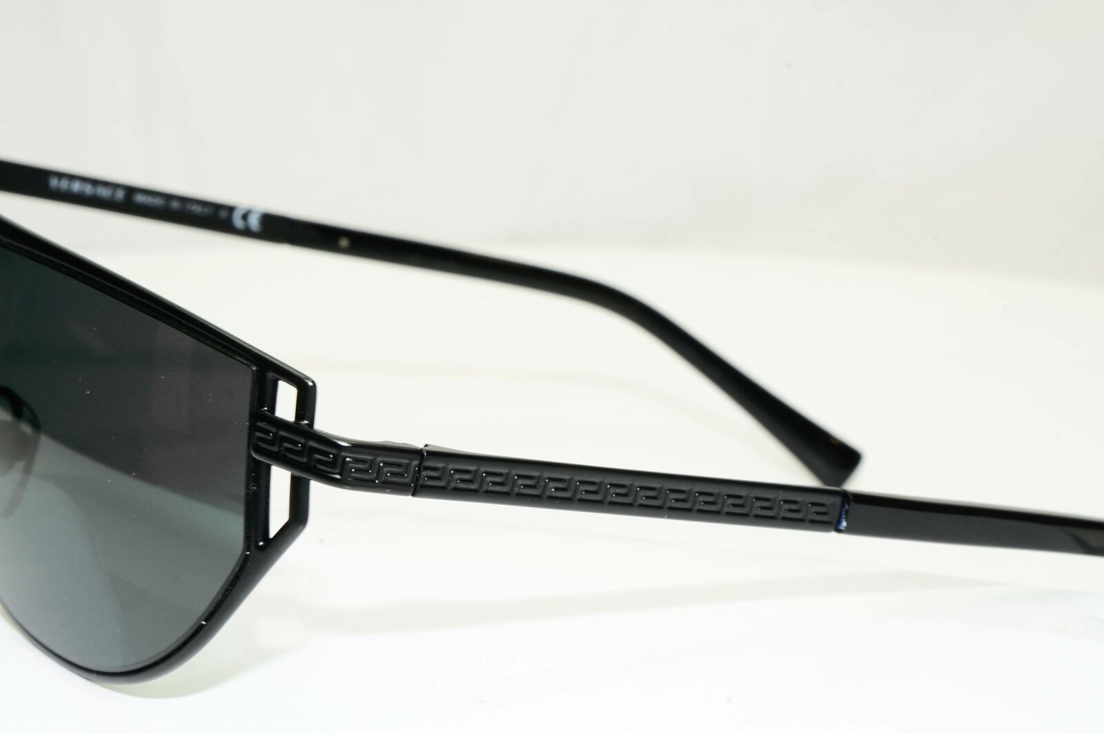 Authentic Versace Mens Unisex Black Medusa Metal Sunglasses MOD 2213 1009/87