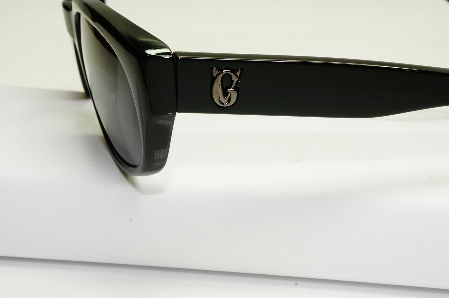 Gianni Versace 1996 Unisex Vintage Black Sunglasses GV MOD 472/G COL 852