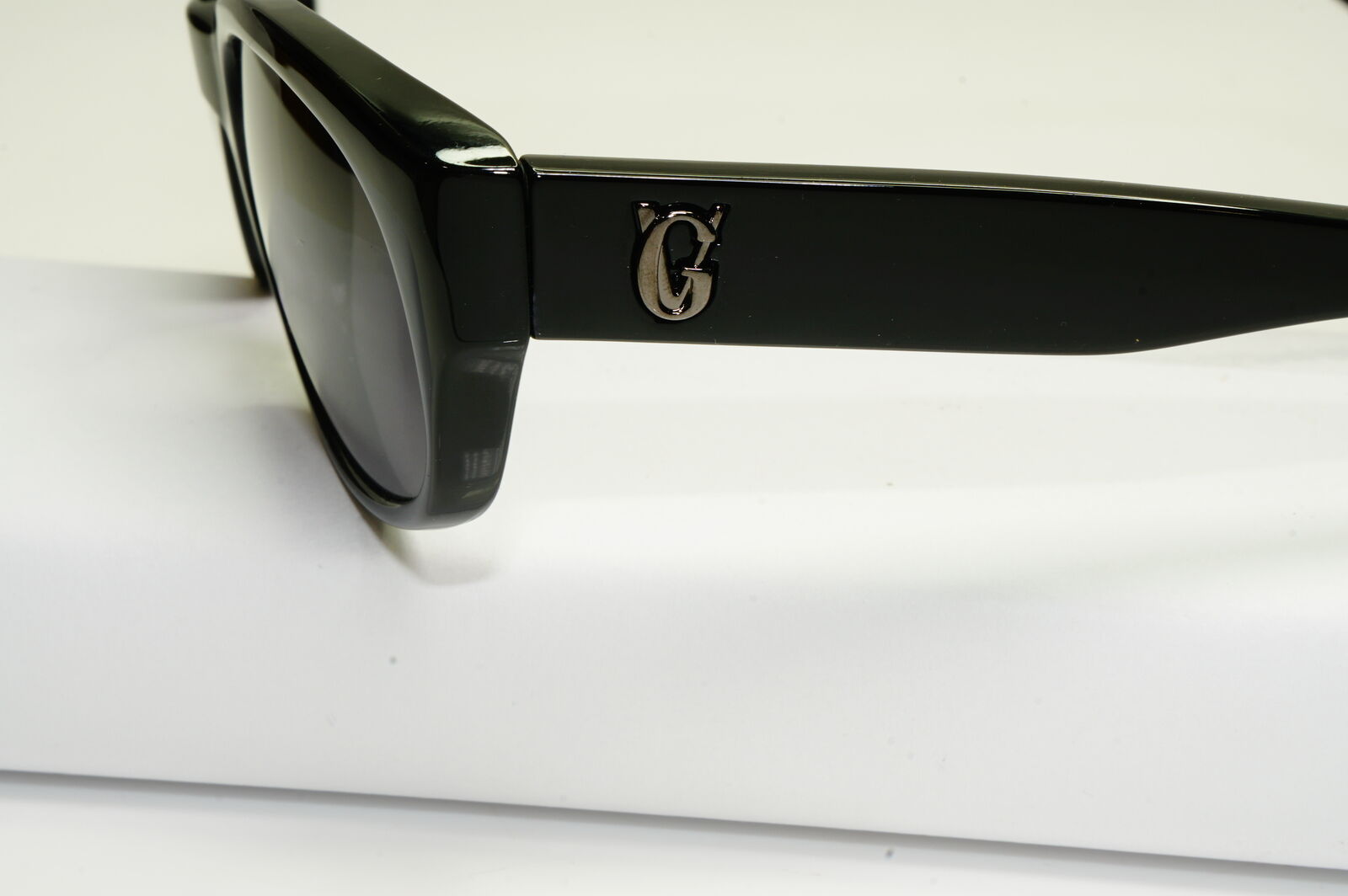 Gianni Versace 1996 Unisex Vintage Black Sunglasses GV MOD 472/G COL 852