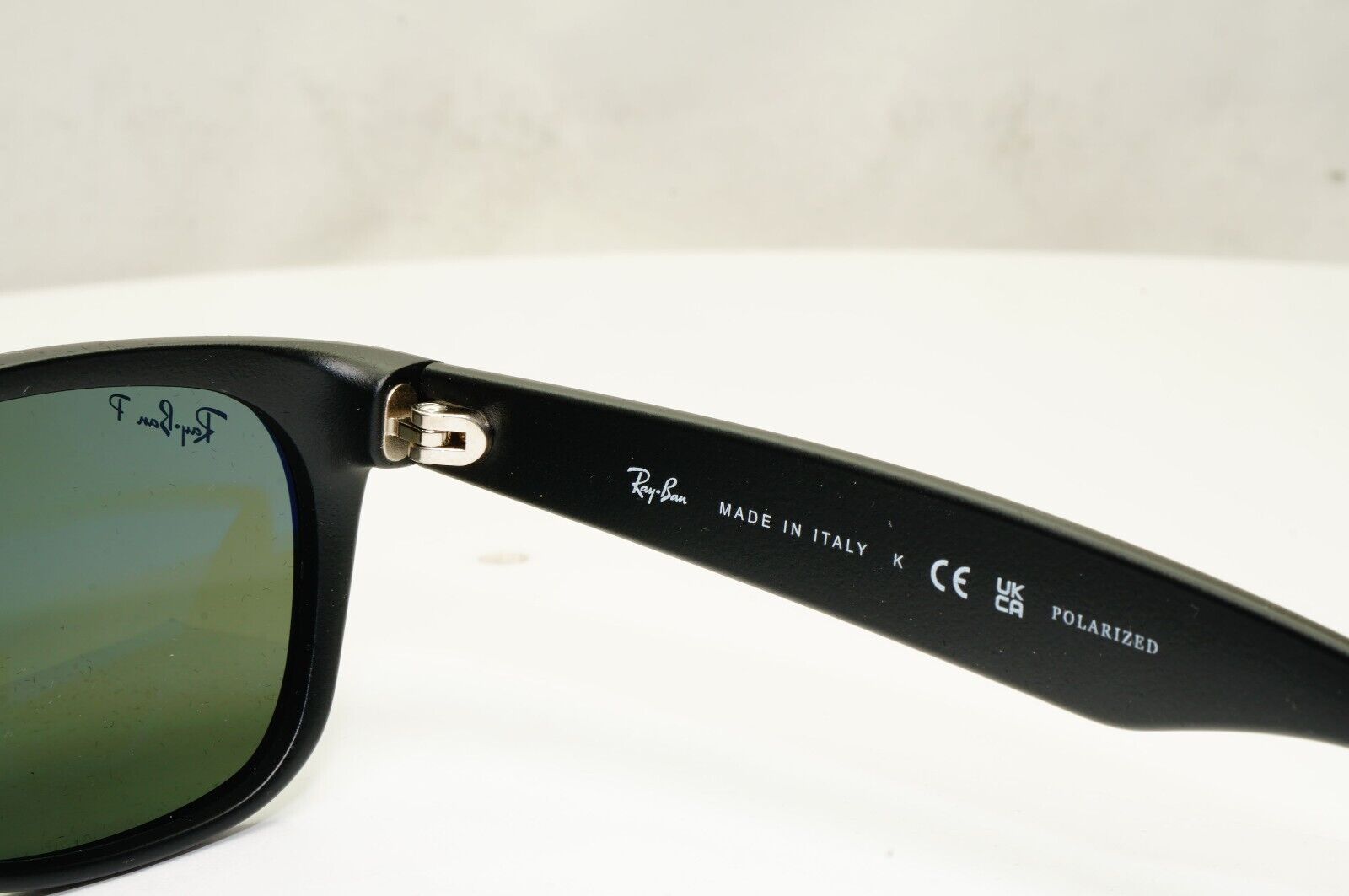 Ray-Ban Sunglasses Polarised Black Rubber Green RB 2132 New Wayfarer 622/58 55mm