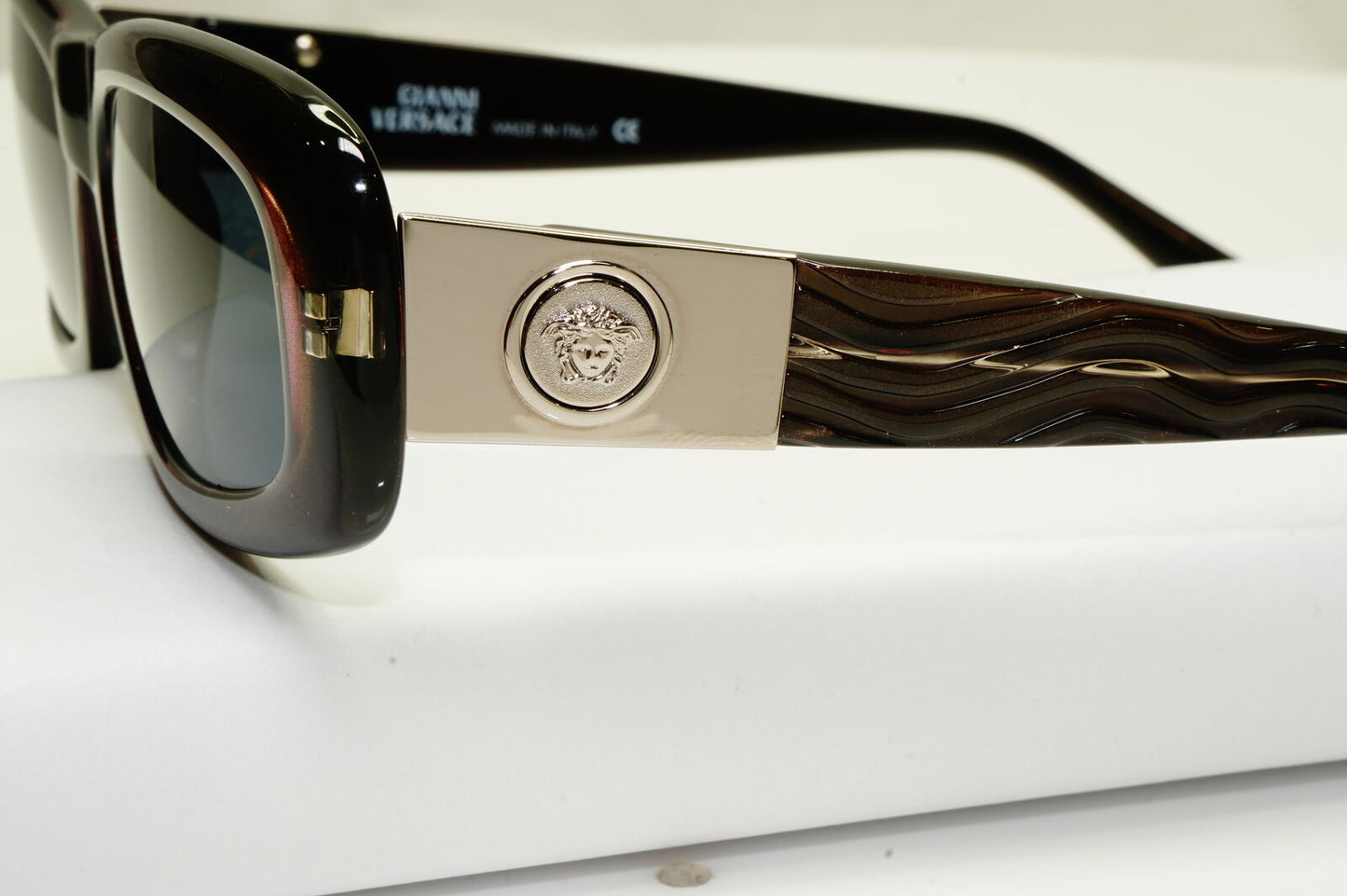 Gianni Versace 1996 Unisex Vintage Brown Medusa Sunglasses MOD 257/M COL 381