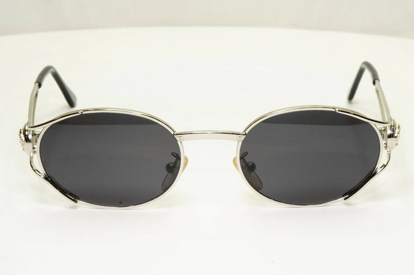 Gianni Versace 1996 Vintage Silver Medusa Oval Metal Sunglasses MOD G98 COL 26M