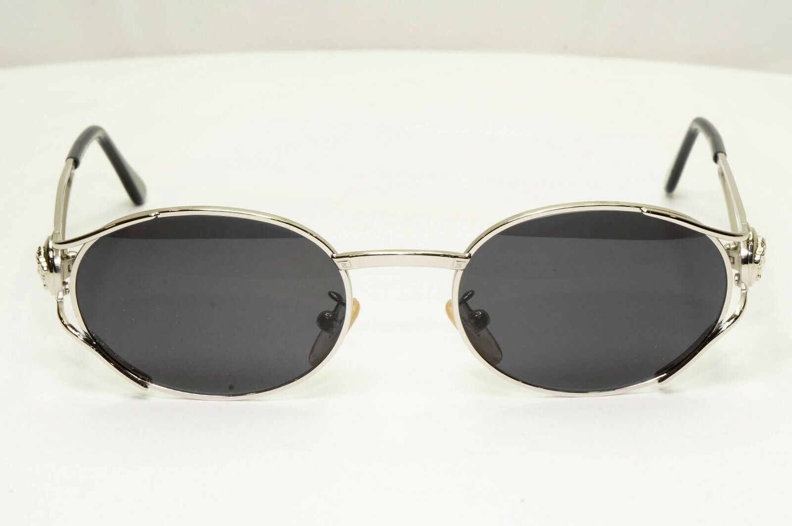 Gianni Versace 1996 Vintage Silver Medusa Oval Metal Sunglasses MOD G98 COL 26M