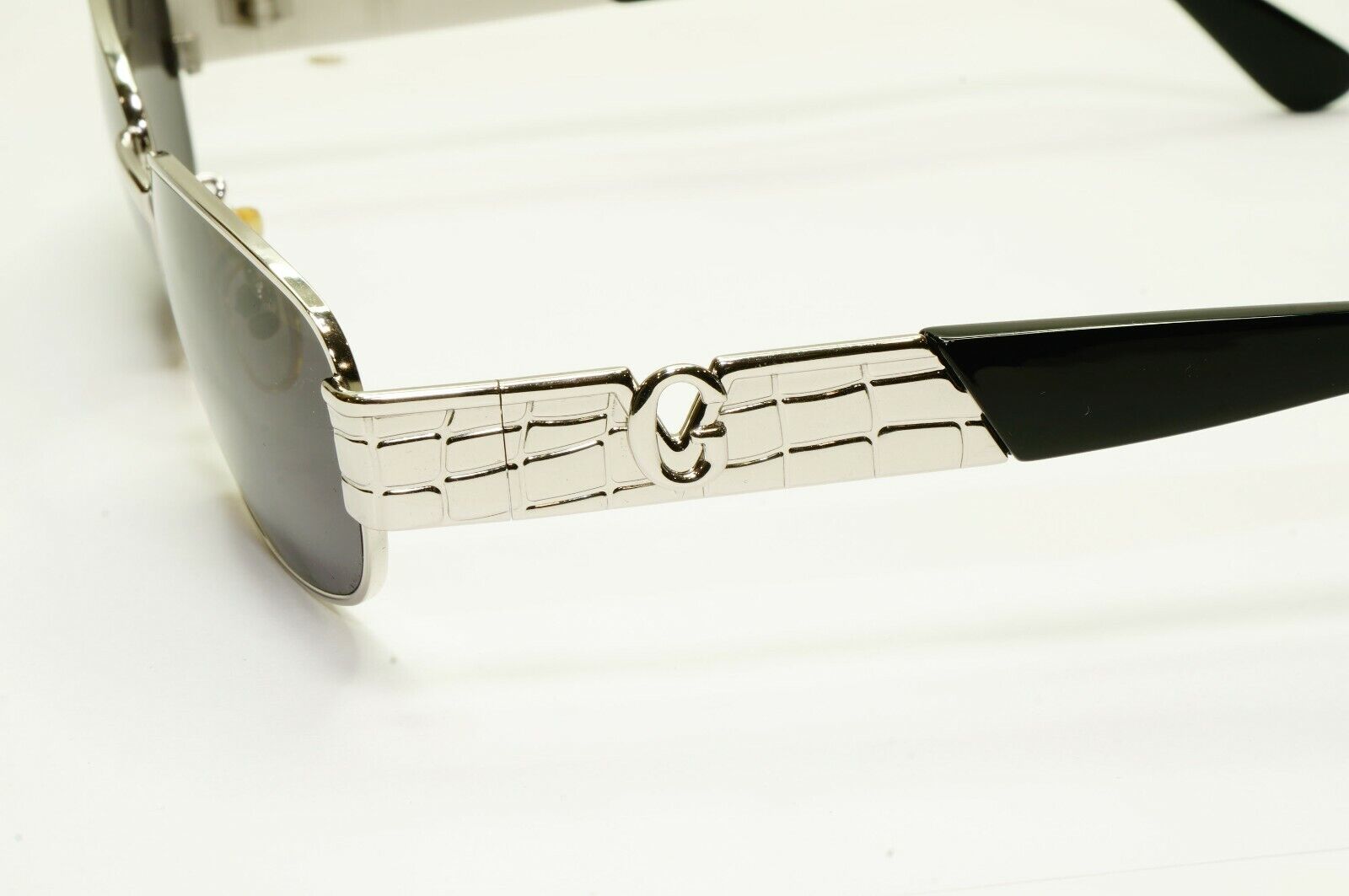 Gianni Versace 1996 Vintage Silver Rectangle Metal Sunglasses MOD S21 COL 26M