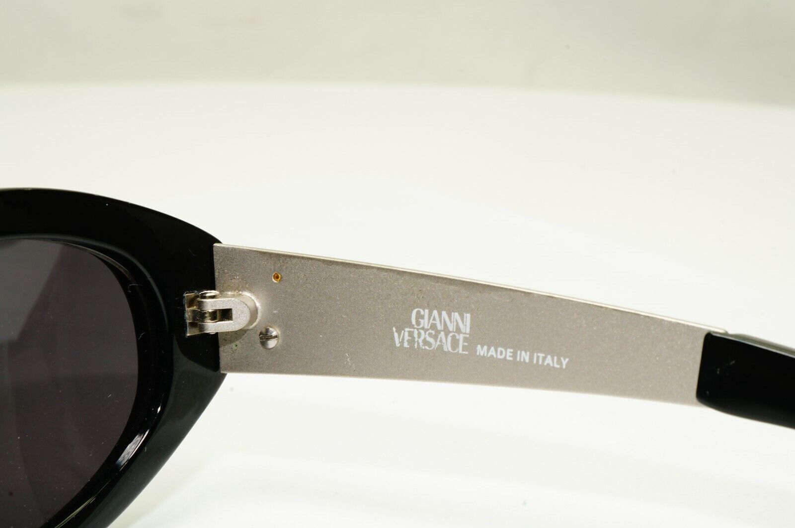Gianni Versace 1996 Unisex Vintage Gold Black Sunglasses MOD 461/A COL 852 19085