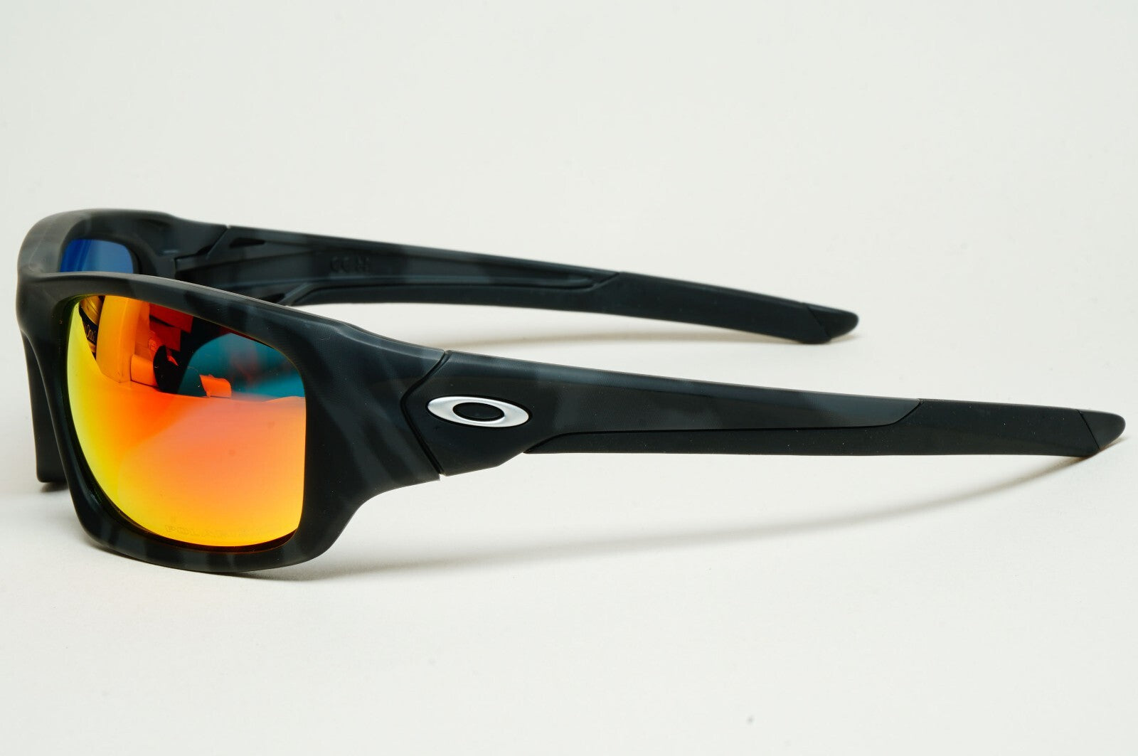 Oakley Sunglasses Polarized Valve Matte Camo Black Ruby Iridium OO 9236 31