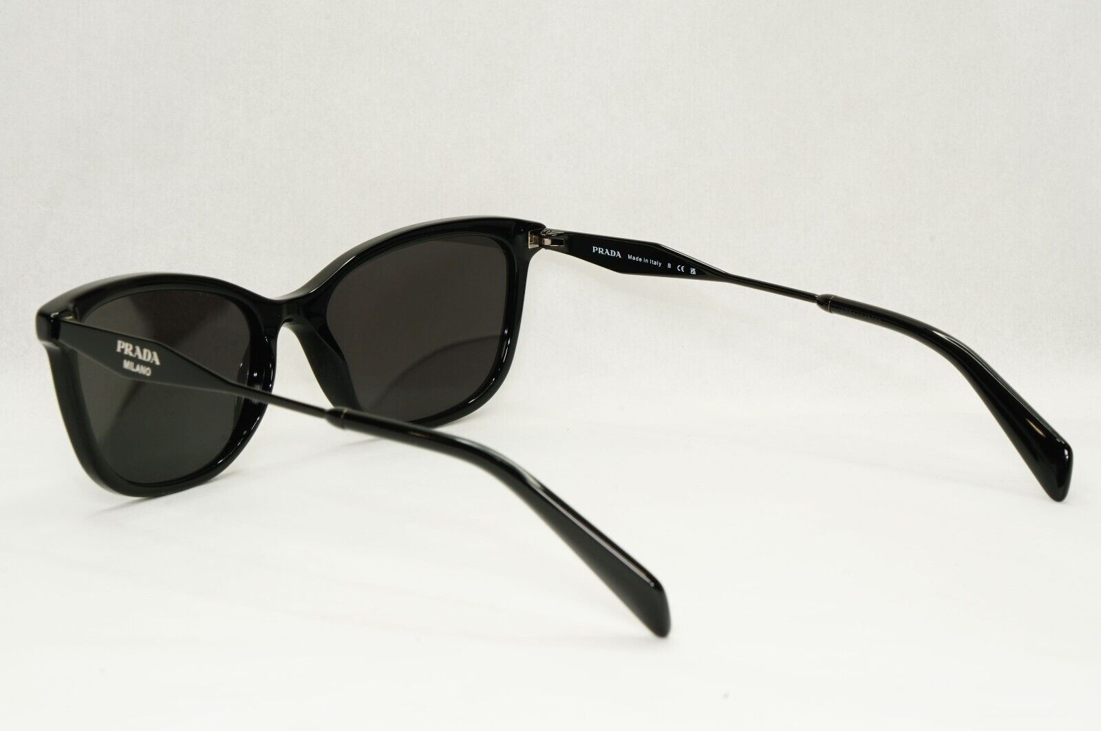 Prada Sunglasses Black Milano Square Glossy Fashion PR02YV VPR 02Y 07E-1O1 54mm