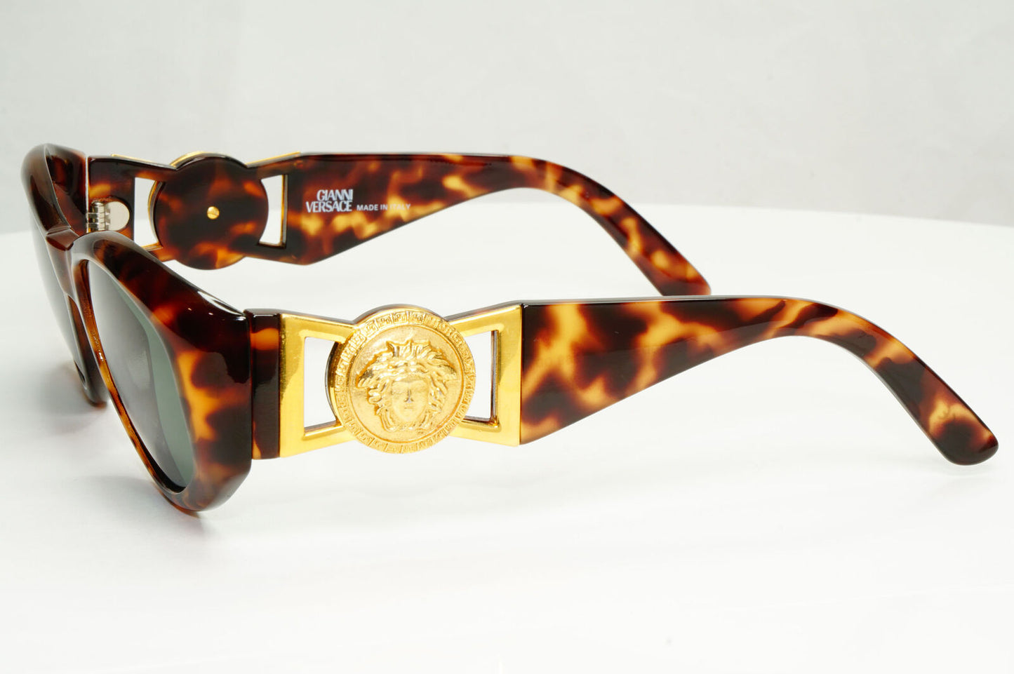 Gianni Versace 1993 Tortoisehell Sunglasses Gold Medusa Biggie MOD 424 COL 869OD
