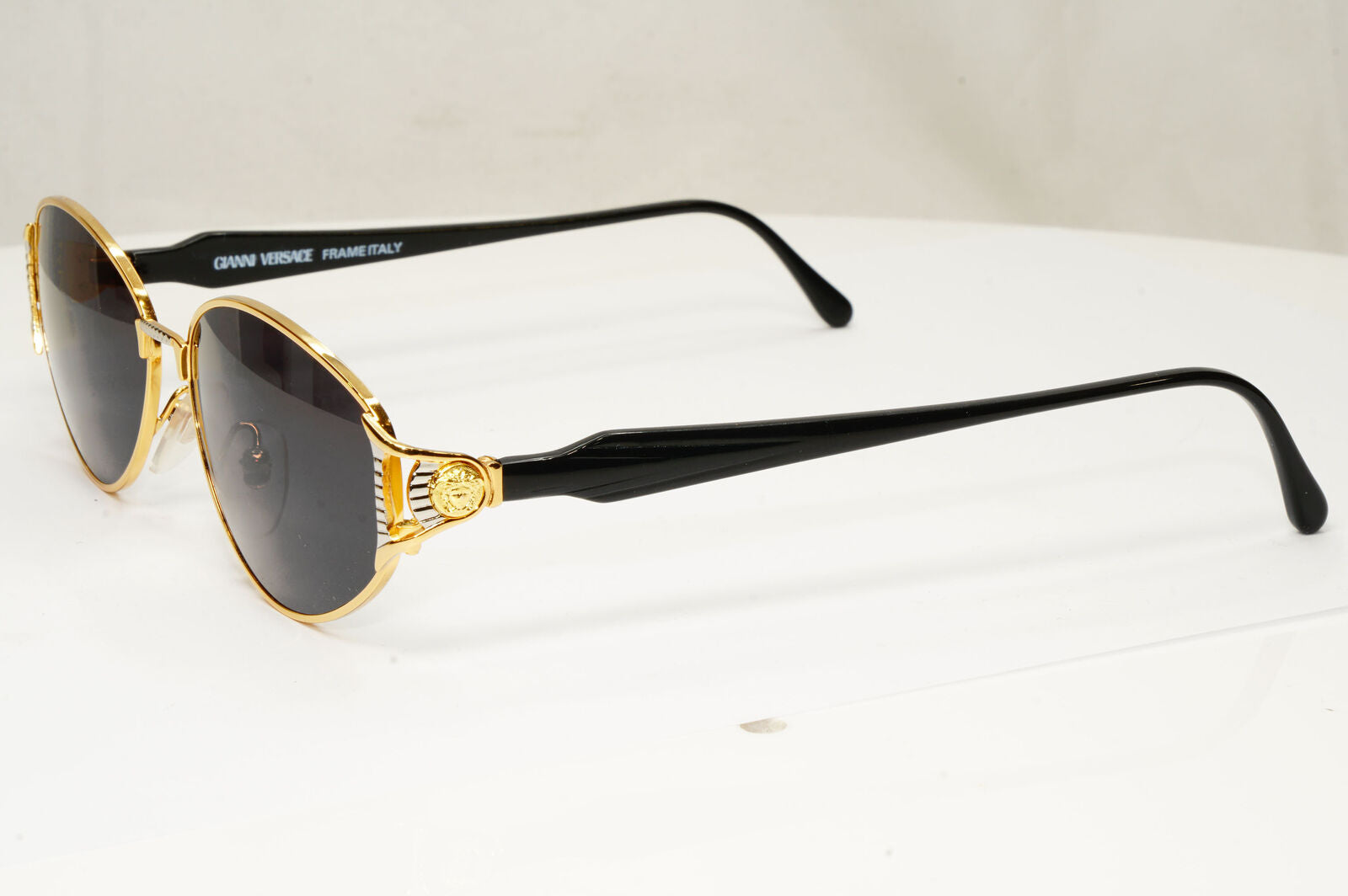 Gianni Versace 1995 Vintage Gold Medusa Unisex Black Sunglasses MOD G46 COL 15L