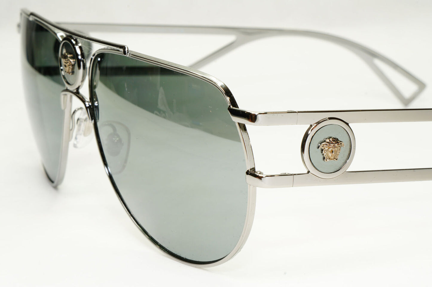 Versace Sunglassess Silver Mirror Gunmetal Pilot Medusa MOD VE 2225 1001/6G