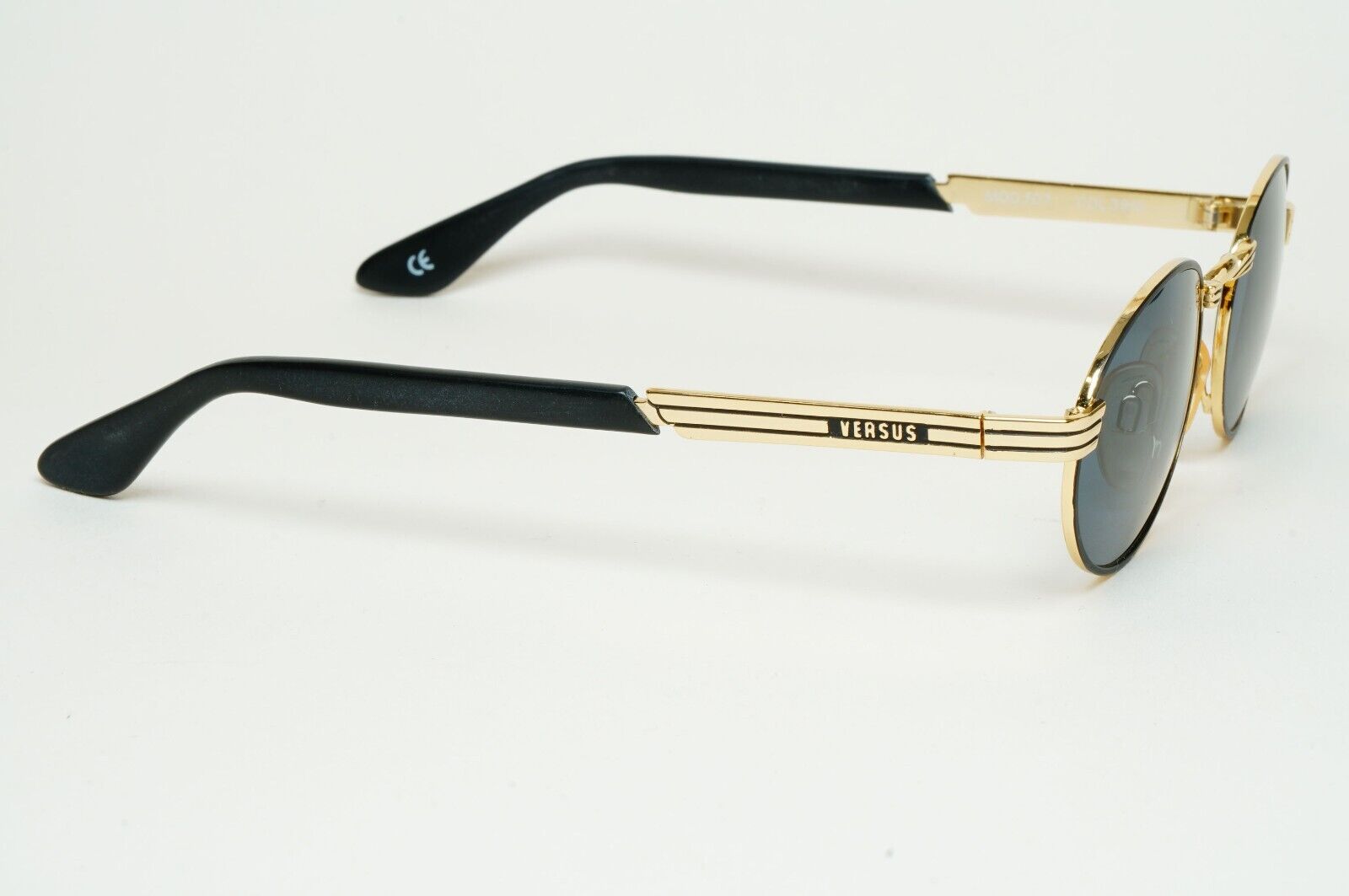 Versus Sunglasses 1996 by Gianni Versace Vintage Gold Oval Black MOD F07 COL 39M