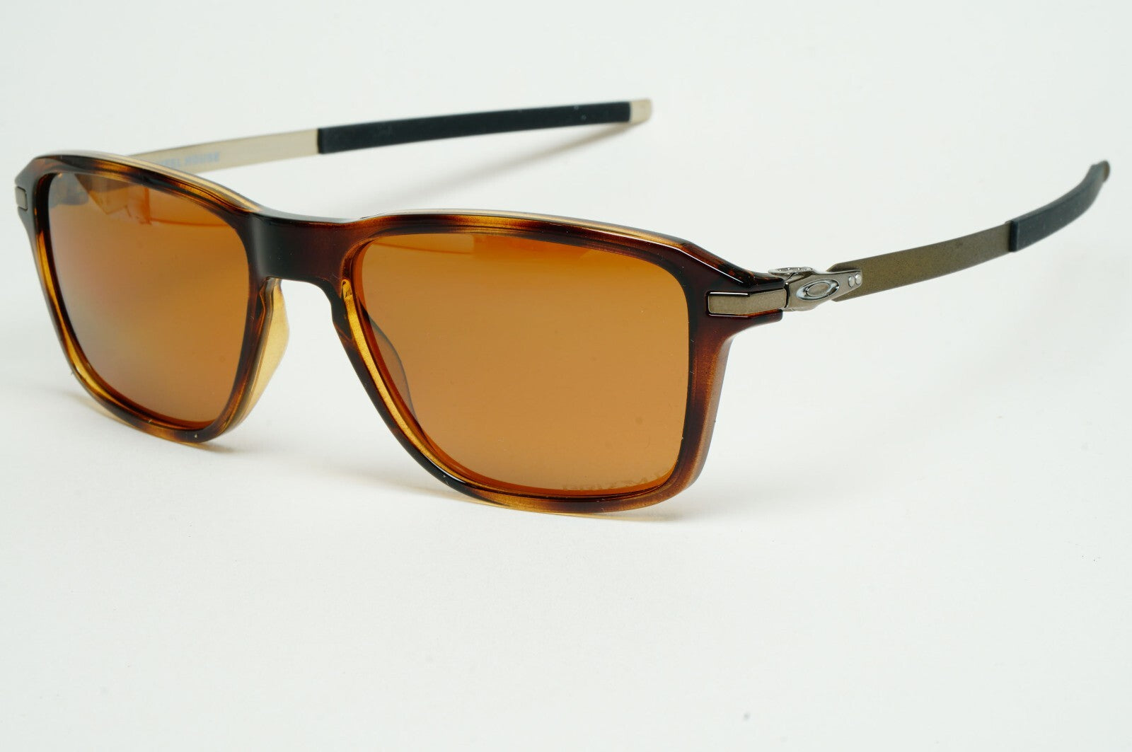 Oakley Sunglasses Wheel House Polarized Brown Tungsten OO 9469 04 54mm