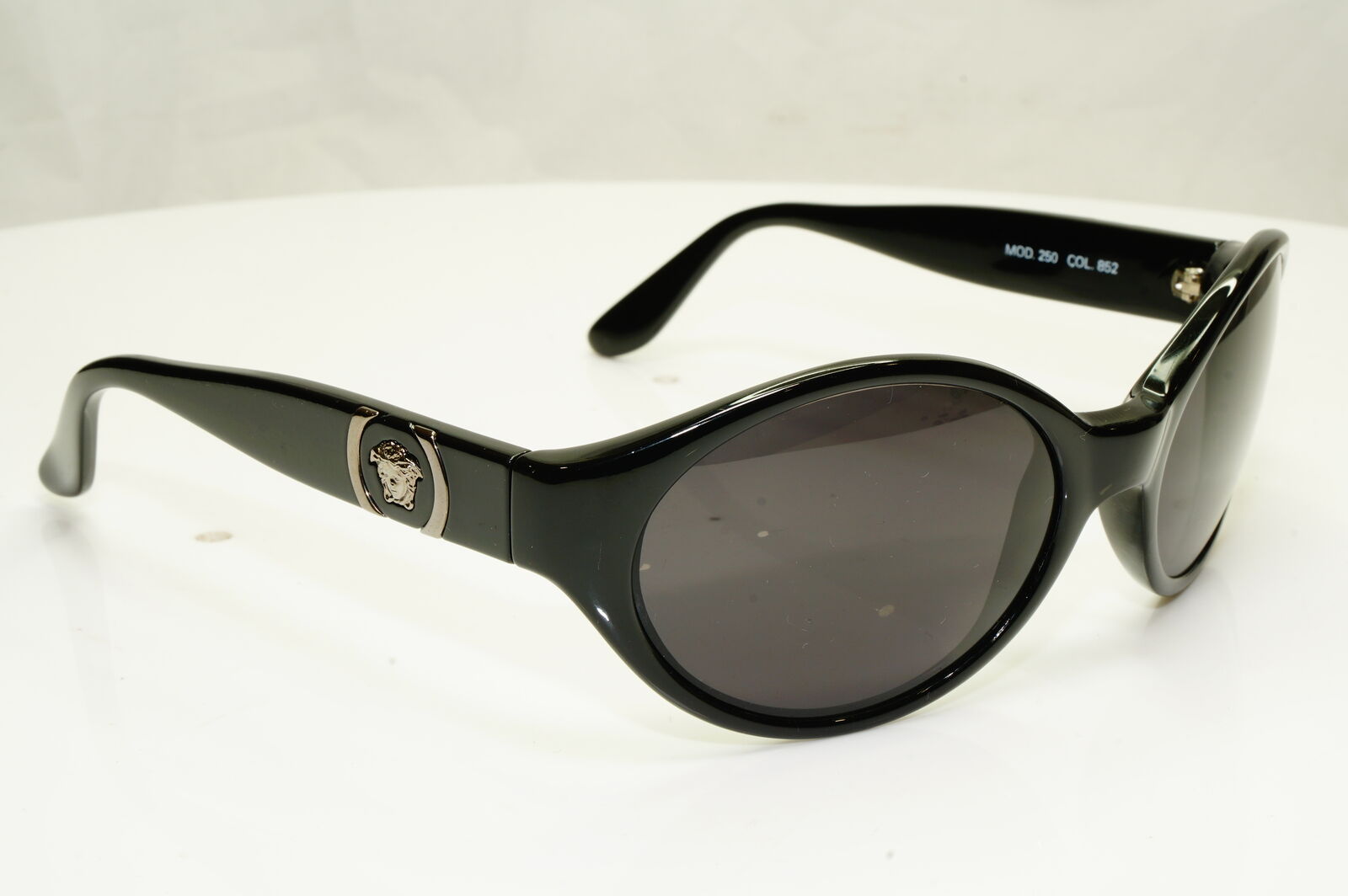 Gianni Versace 1996 Womens Vintage Black Medusa Sunglasses MOD 250 COL 852