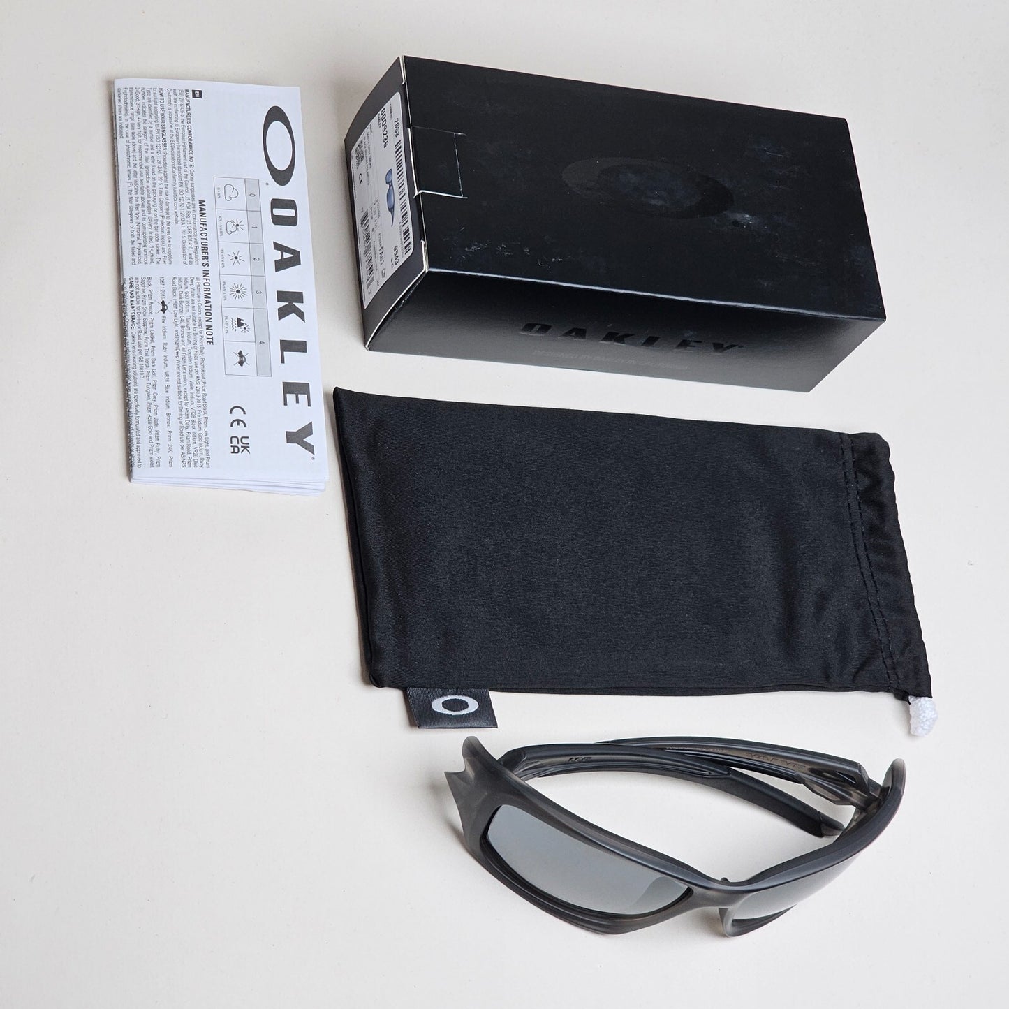 Oakley Sunglasses Polarized Valve Grey Matte Black Iridium OO 9236 Valve 06