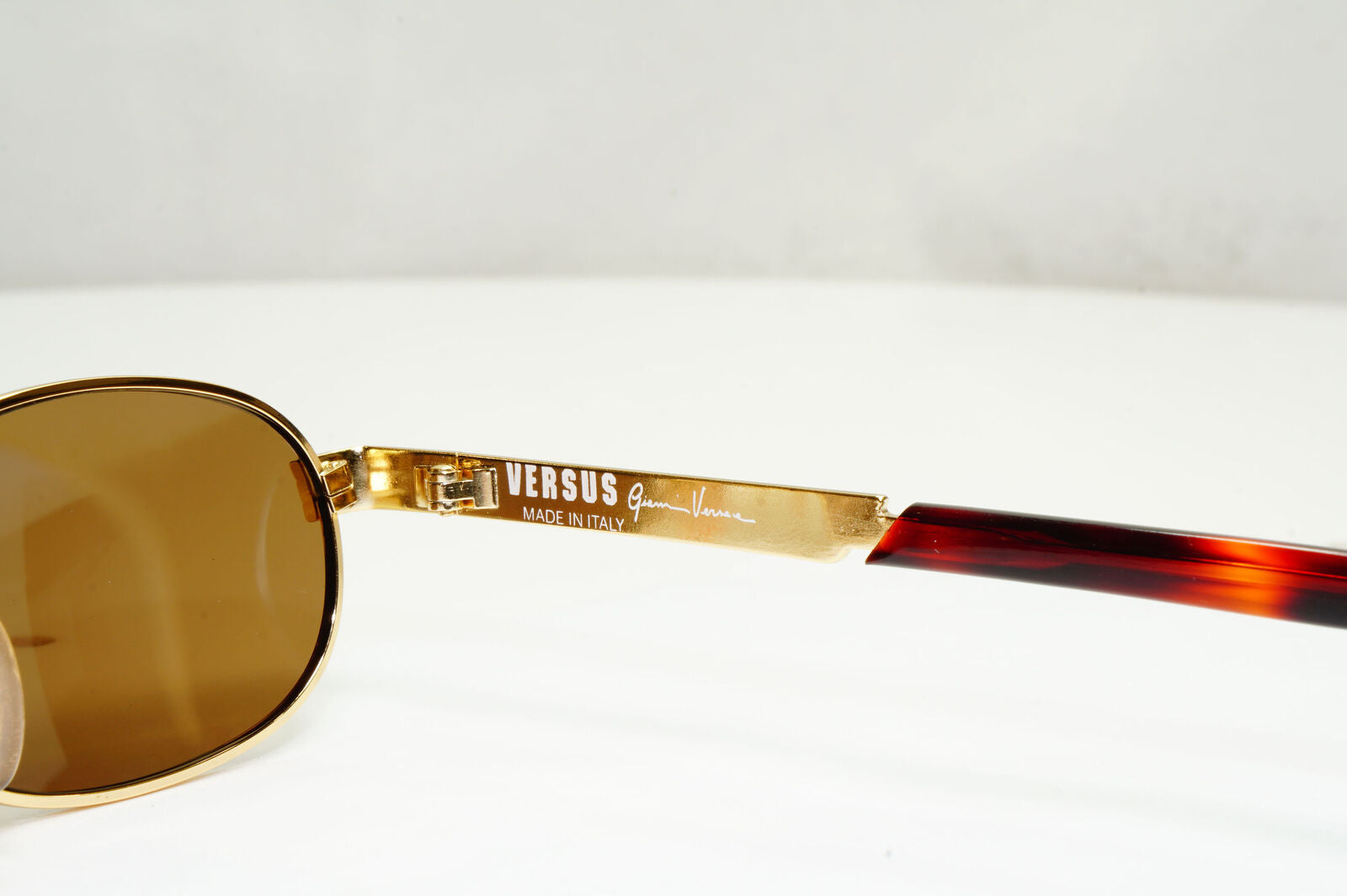 Versus 1996 by Gianni Versace Vintage Gold Brown Sunglasses Oval MOD F08 COL 36M