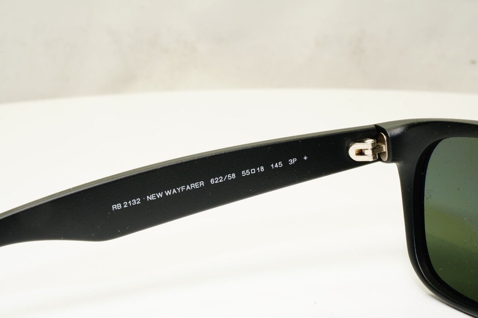 Ray-Ban Sunglasses Polarised Black Rubber Green RB 2132 New Wayfarer 622/58 55mm