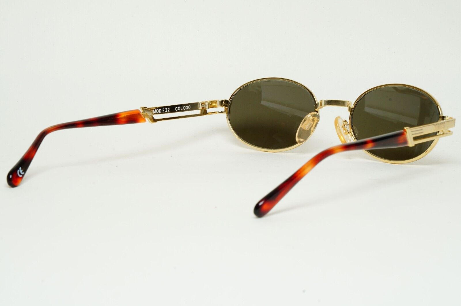 Versus Sunglasses 1996 by Gianni Versace Vintage Gold Oval MOD F22 COL 030
