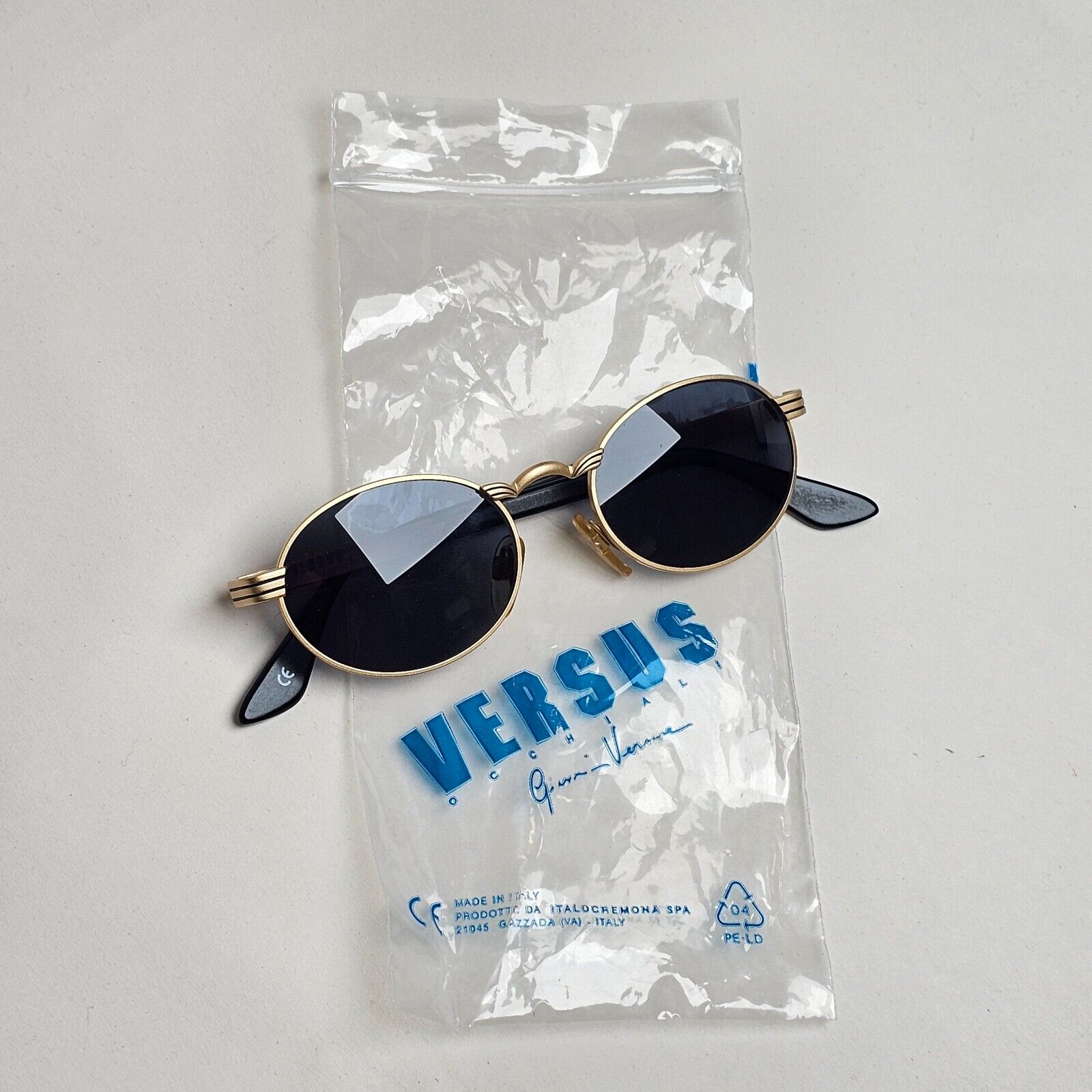 Versus Sunglasses 1996 by Gianni Versace Vintage Gold Oval Black MOD F07 COL 38M