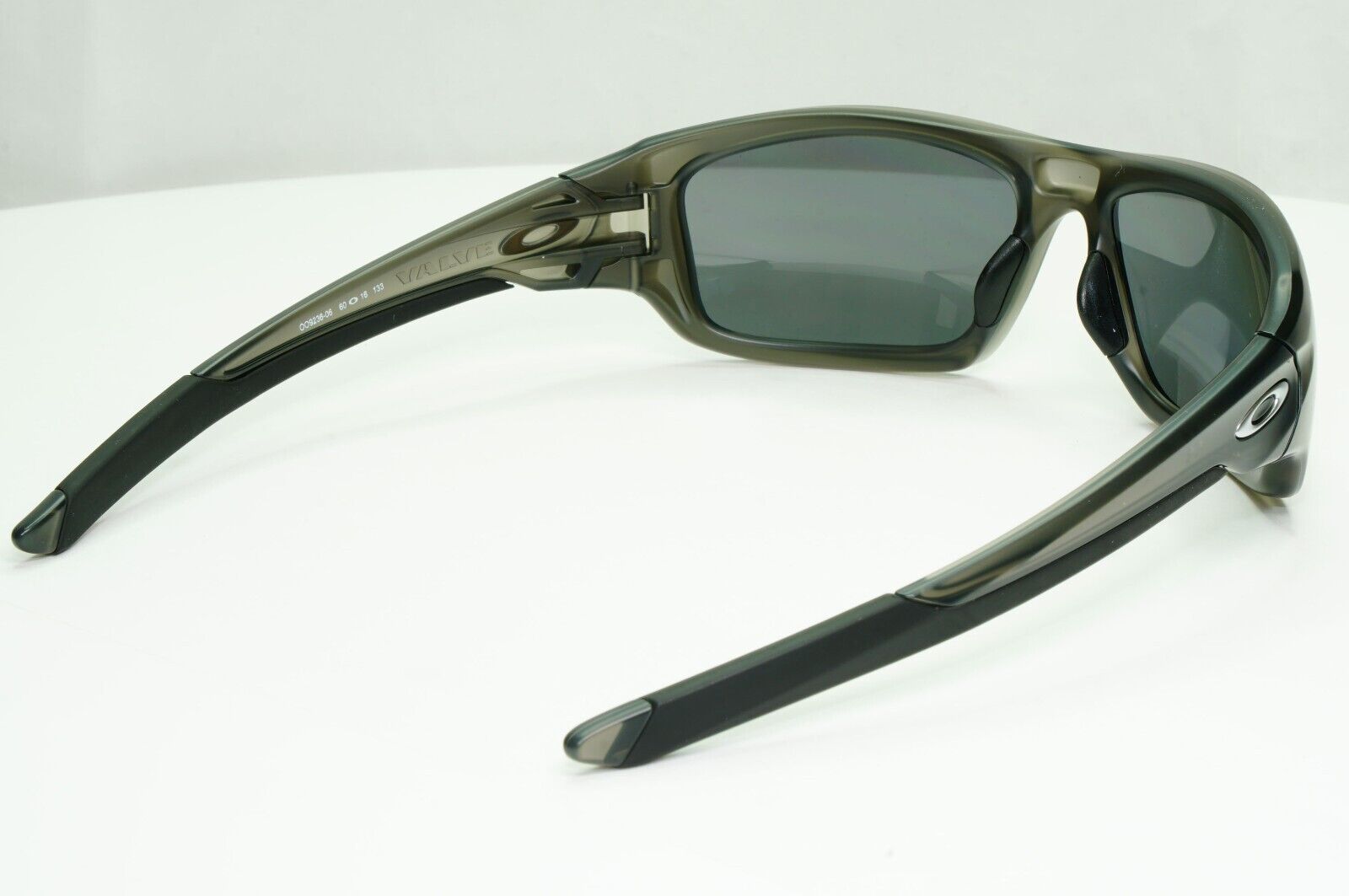 Oakley Sunglasses Valve Polarised Wrap Grey Mirror Iridium Silver OO 9236 06