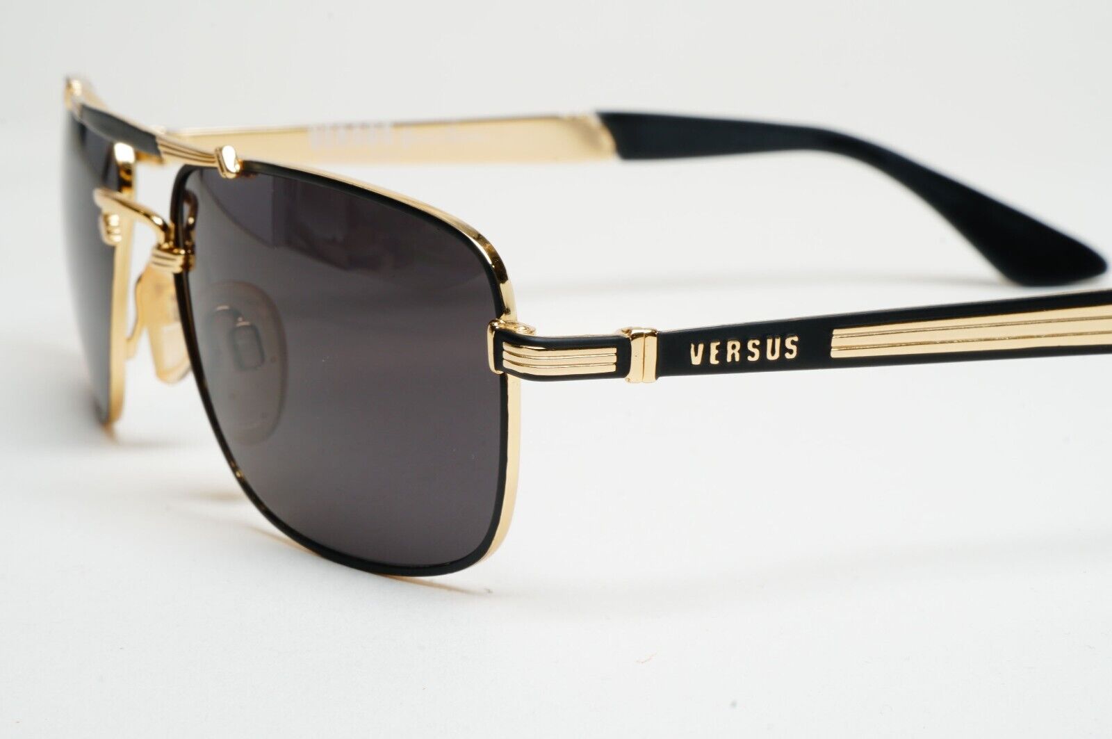 Versus Sunglasses 1996 by Gianni Versace Vintage Navigator Gold MOD F04 COL 33M