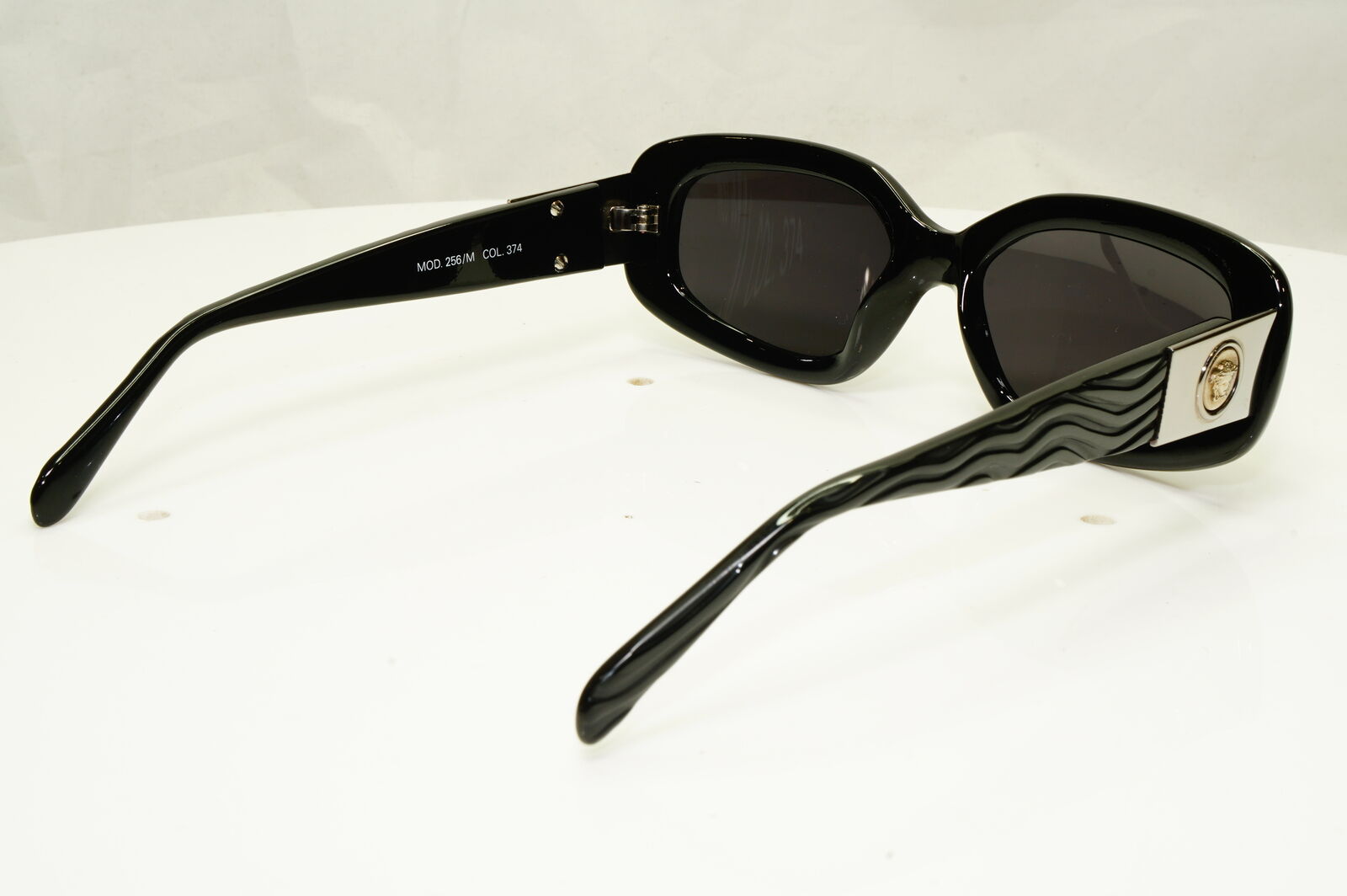 Gianni Versace 1996 Unisex Vintage Black Medusa Sunglasses MOD 256/M COL 374