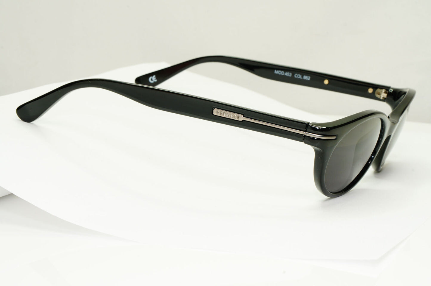 Gianni Versace 1996 Sunglasses Vintage Black Unisex Oval MOD 453 COL 852 240123