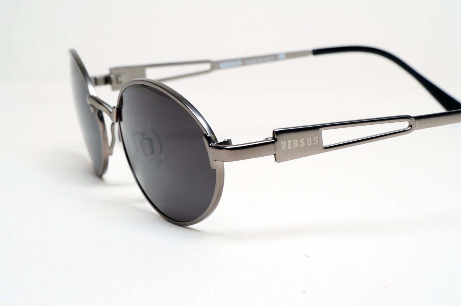 Versus Sunglasses 1996 by Gianni Versace Vintage Gunmetal Oval MOD R11 COL 948