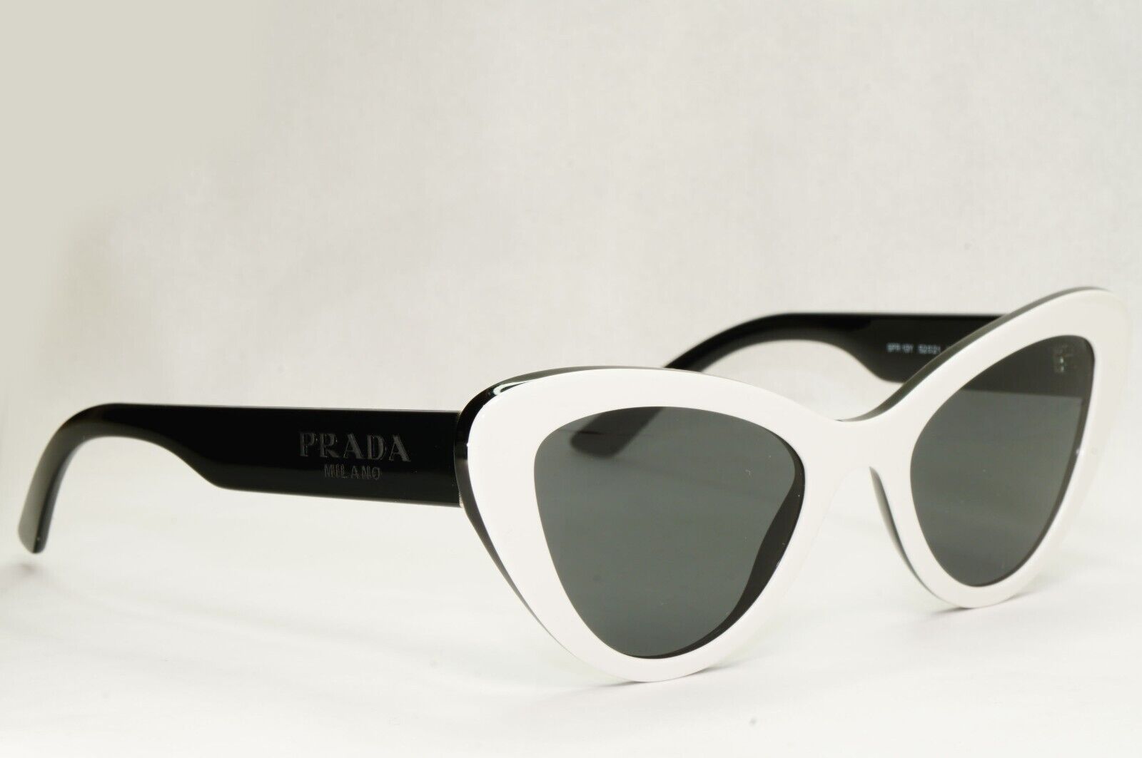 Prada Sunglasses White Black Cat Eye Milano Designer PR13YS SPR 13Y 10A-5S0 [a]