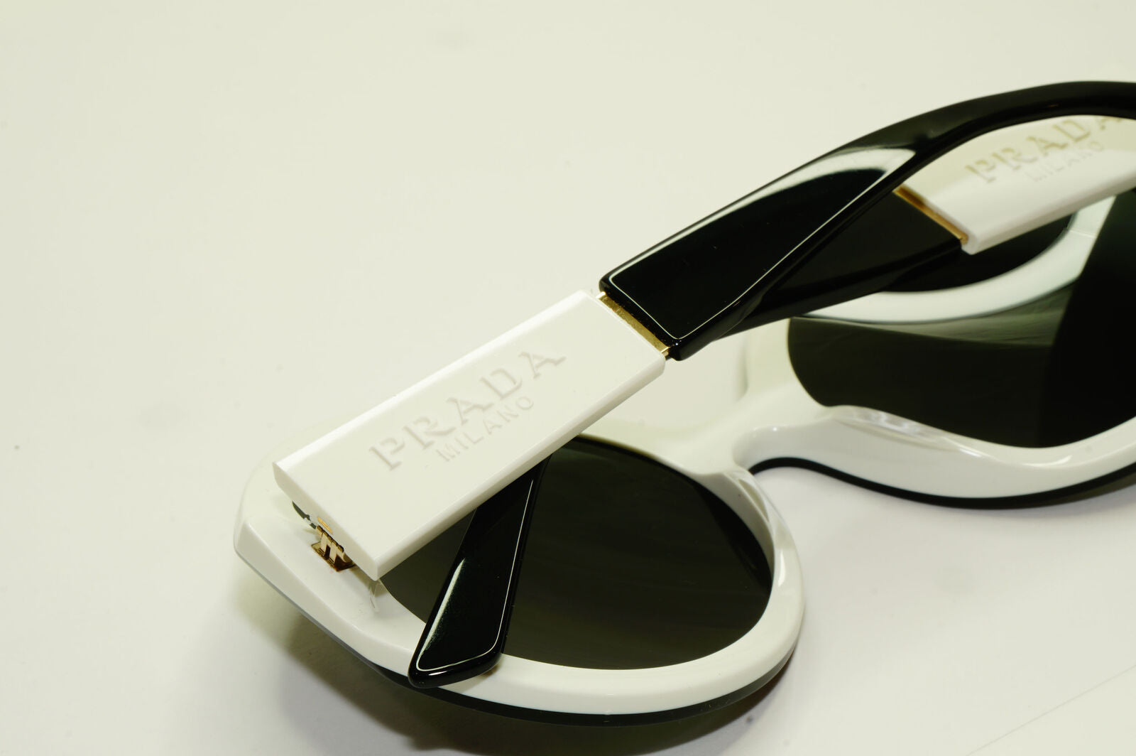 Prada Black Oversized Sunglasses White Round Milano SPR 22X PR22XS YC4-5S0