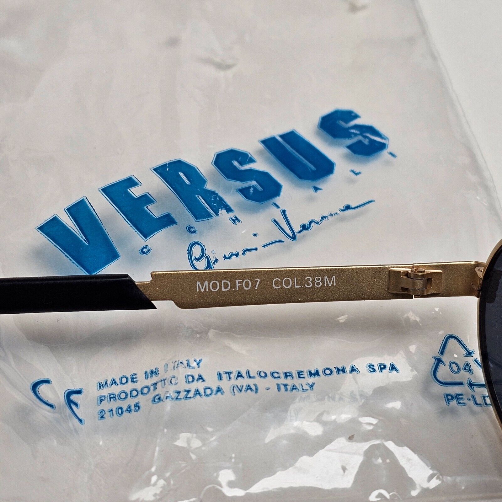 Versus Sunglasses 1996 by Gianni Versace Vintage Gold Oval Black MOD F07 COL 38M