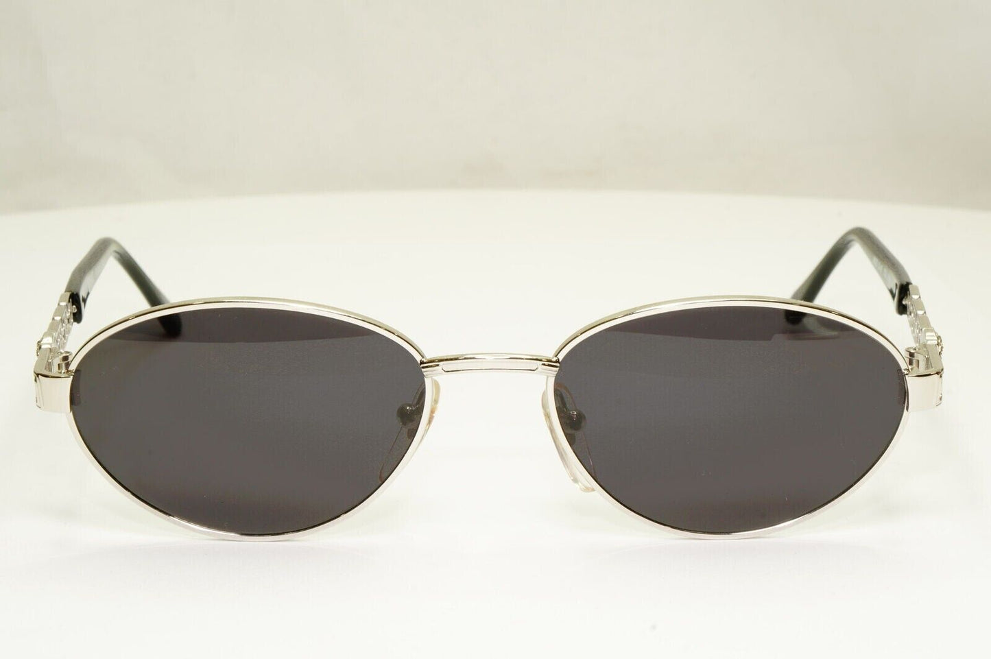 Gianni Versace 1995 Vintage Silver Medusa Oval Black Sunglasses MOD G42 COL 26M
