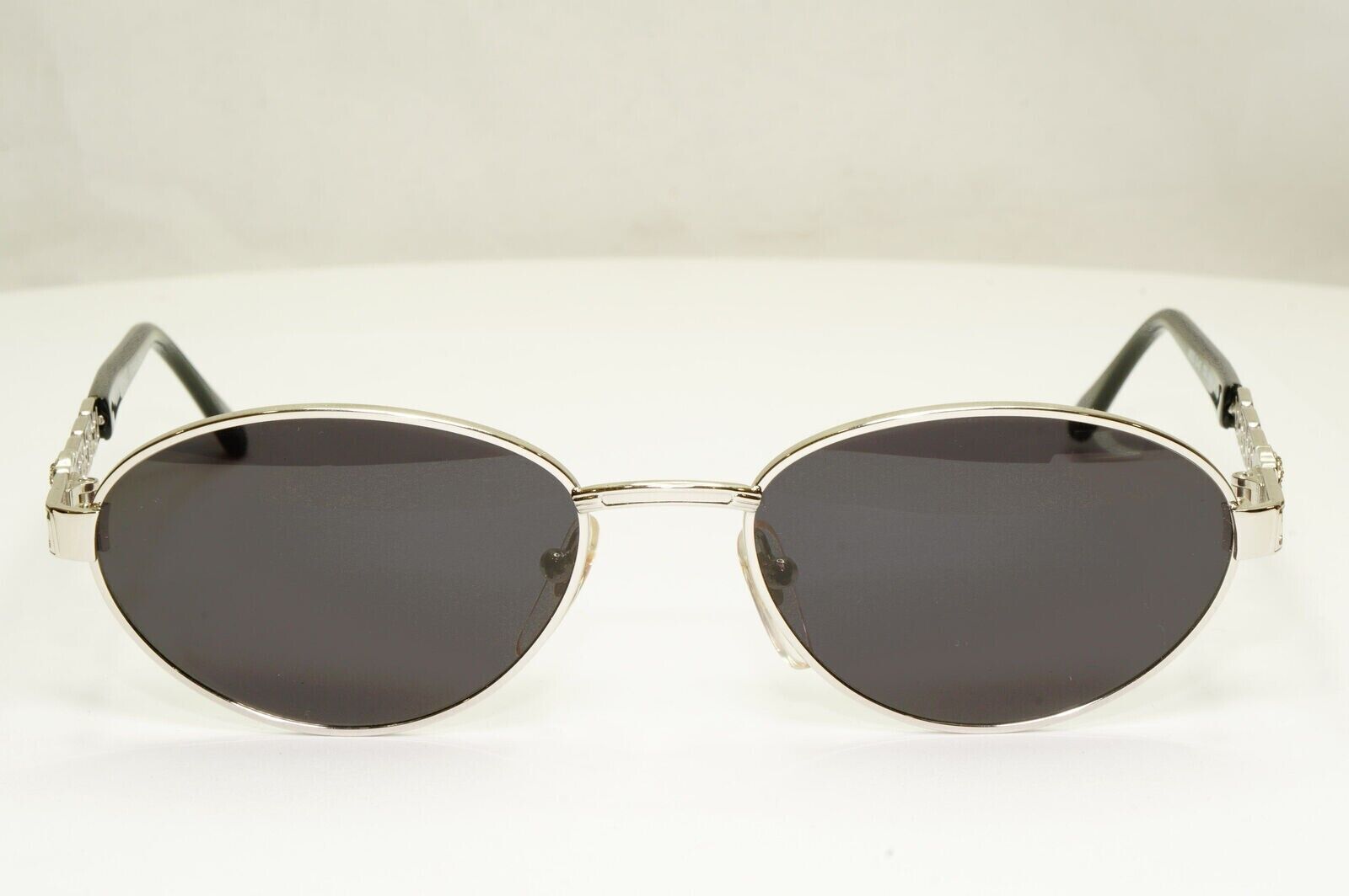 Gianni Versace 1995 Vintage Silver Medusa Oval Black Sunglasses MOD G42 COL 26M