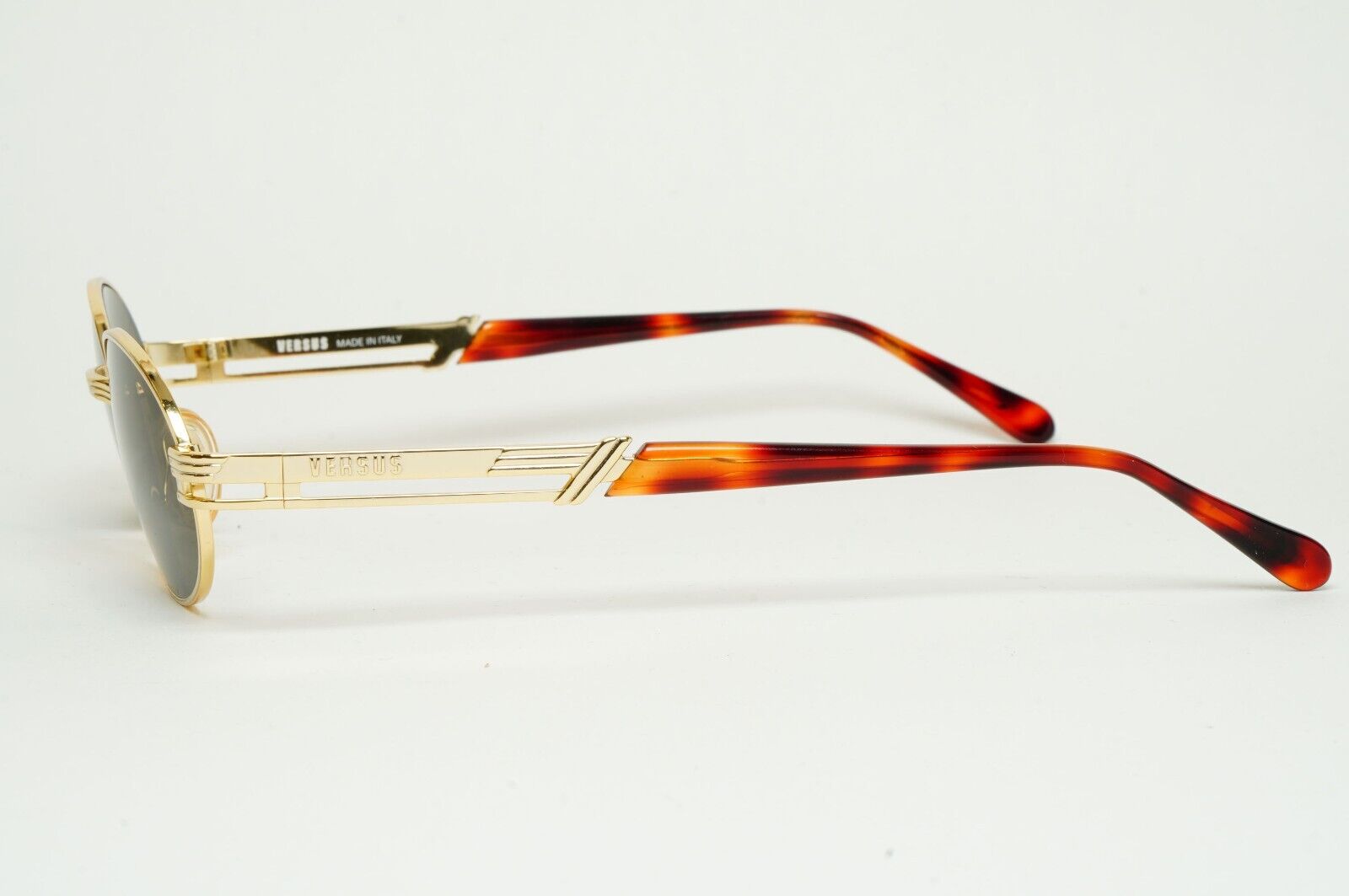 Versus Sunglasses 1996 by Gianni Versace Vintage Gold Oval MOD F22 COL 030