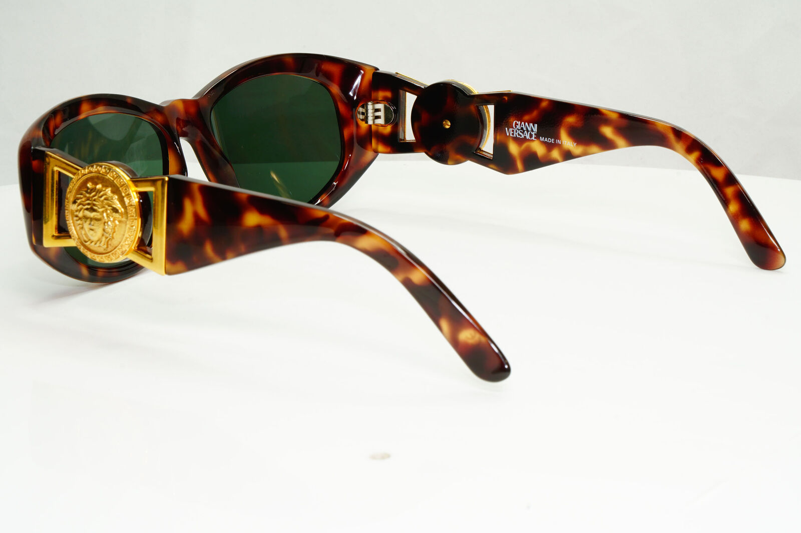 Gianni Versace 1993 Tortoisehell Sunglasses Gold Medusa Biggie MOD 424 COL 869OD